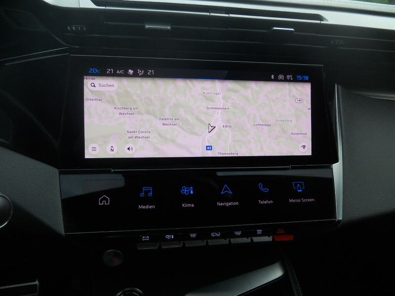 Peugeot 408 PHEV 180 e-EAT8 GT — photo 12