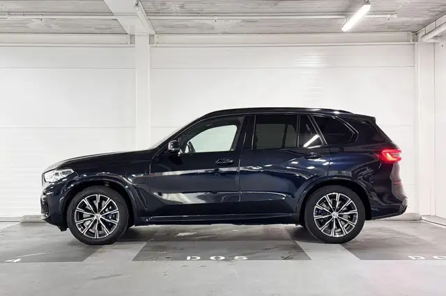 BMW X5 view 2