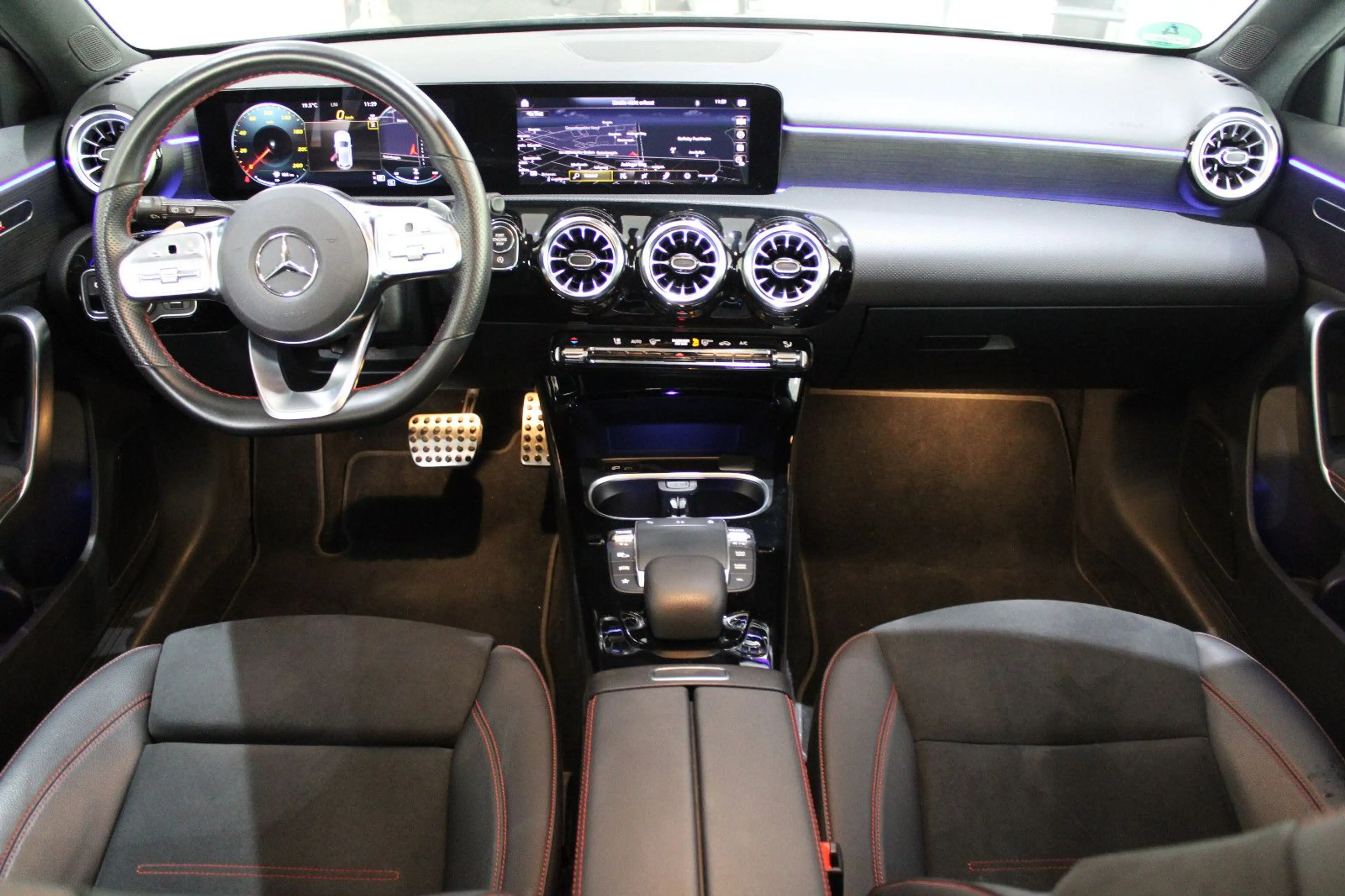 Mercedes-Benz A 200 DCT AMG-SPORTPAKET NIGHT DIAMANT BURMESTER — photo 4