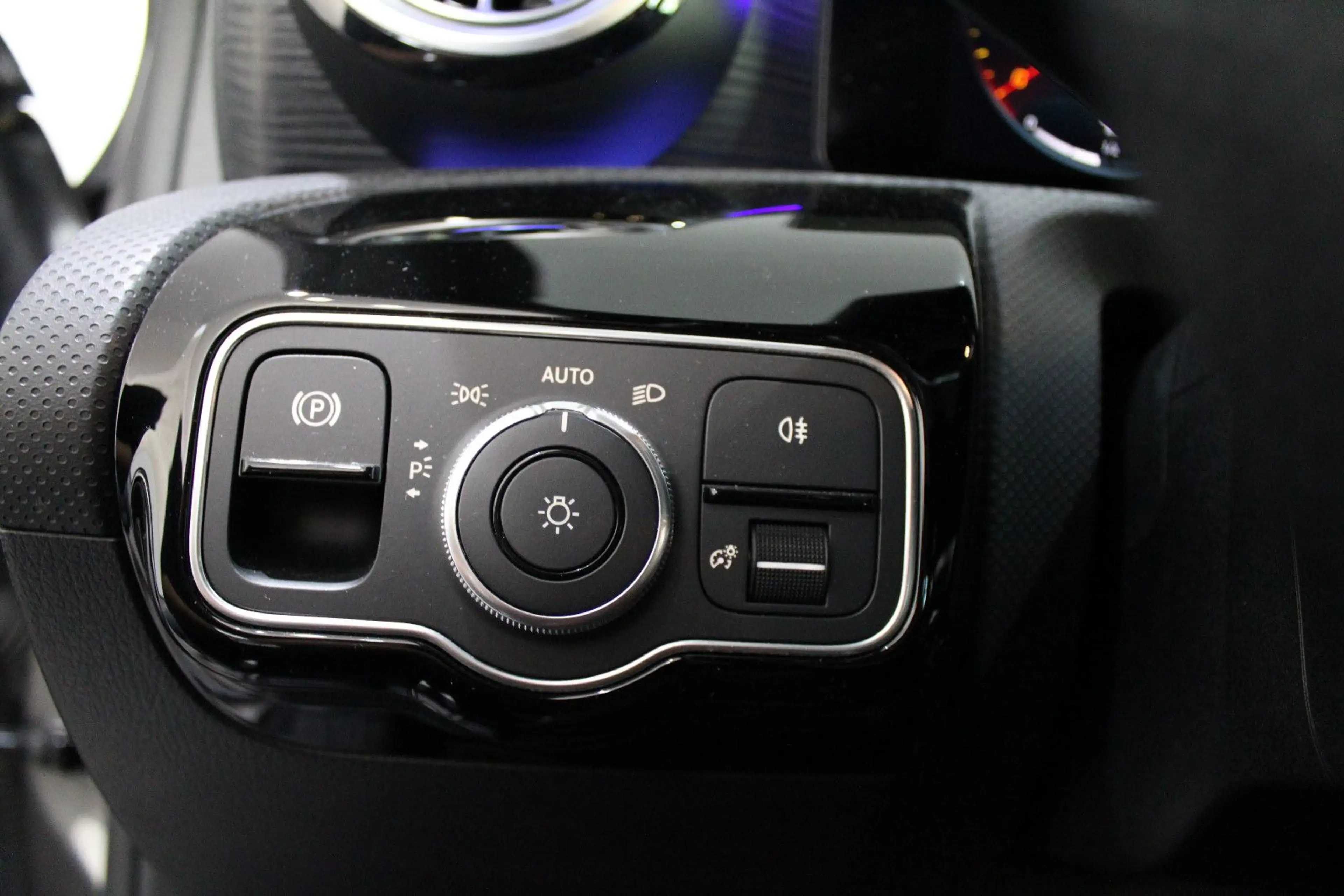 Mercedes-Benz A 200 DCT AMG-SPORTPAKET NIGHT DIAMANT BURMESTER — photo 12