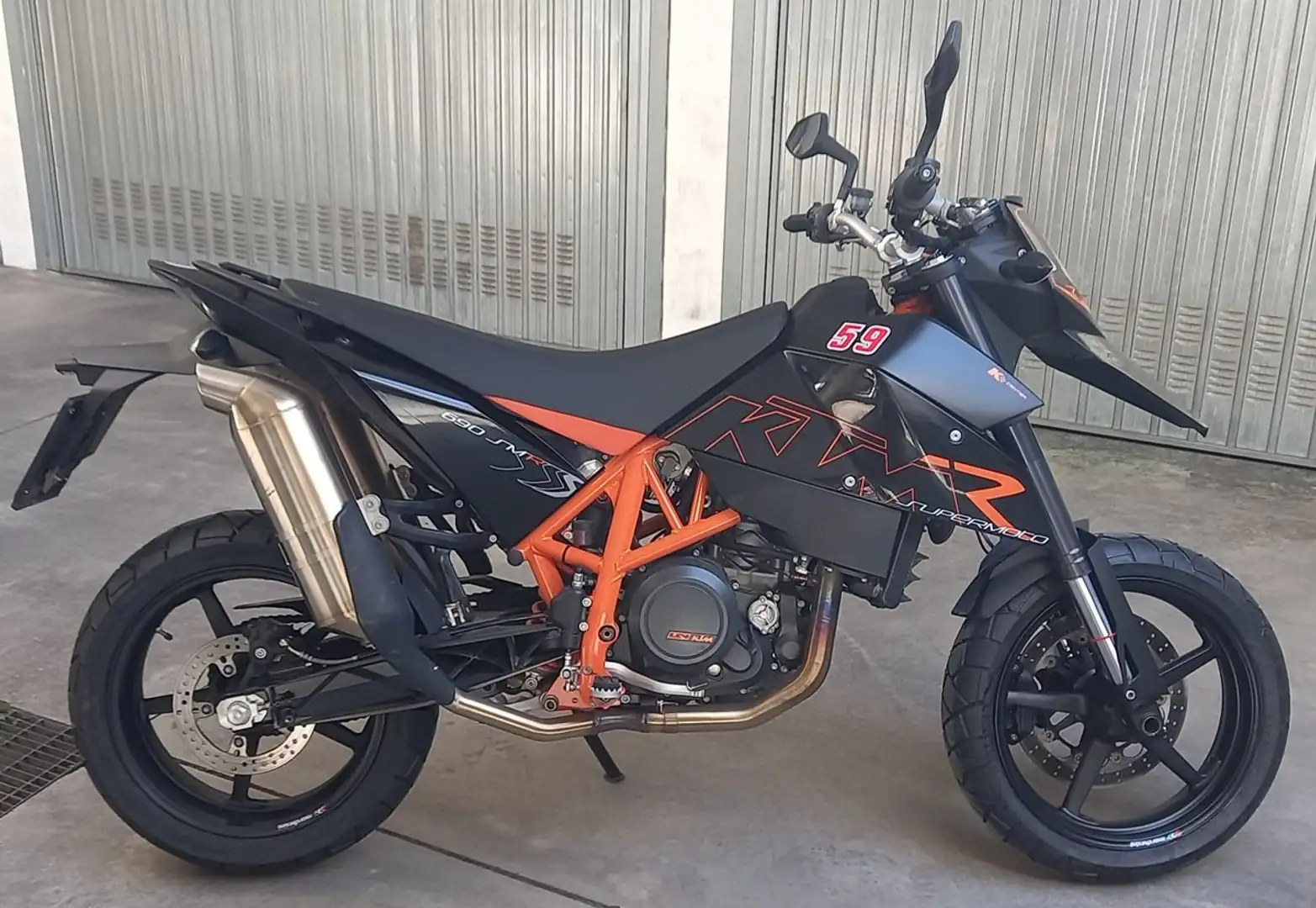 KTM 690 Supermoto Orange - 2