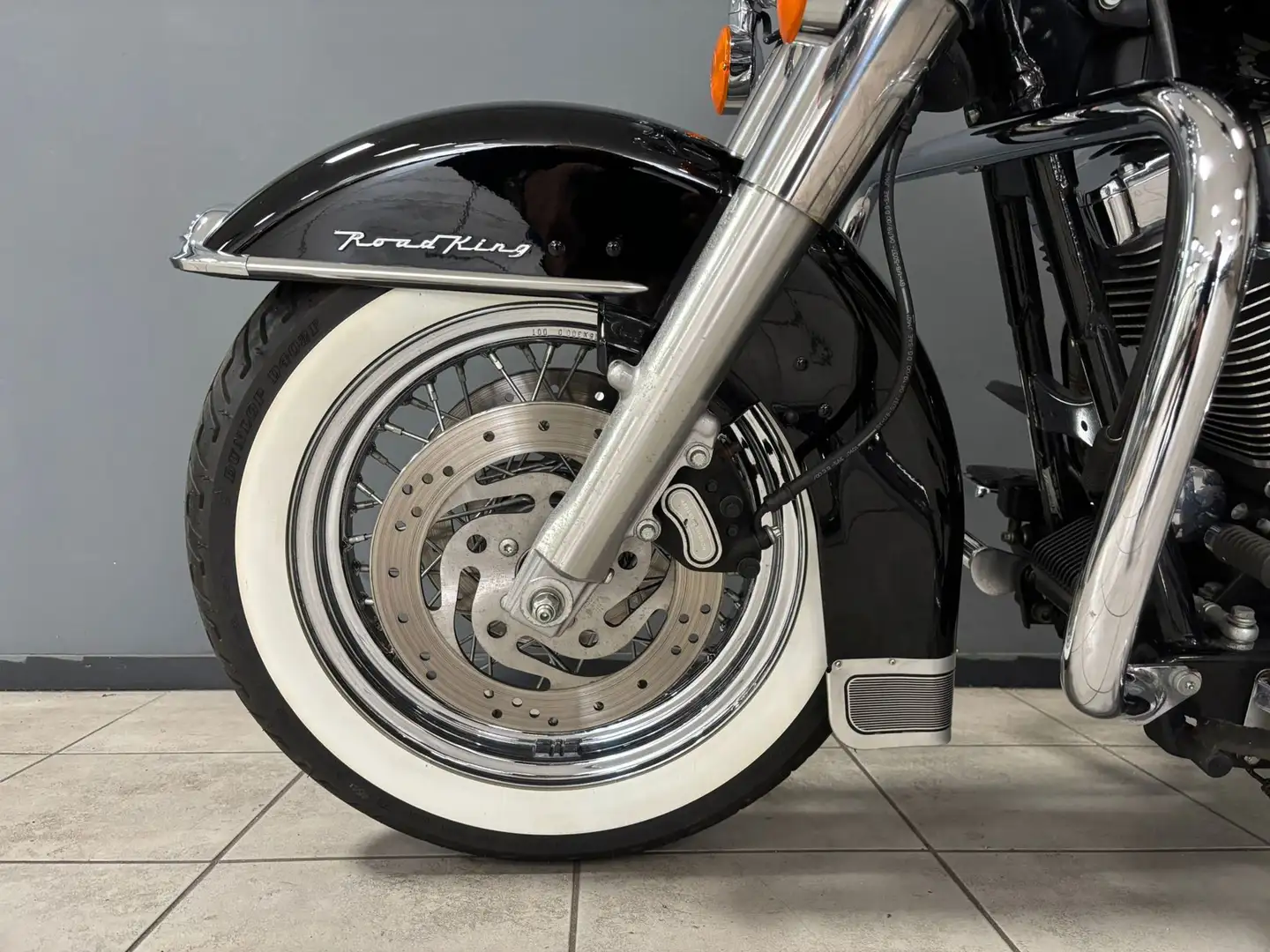 Harley-Davidson Road King Tour 88 FLHRCI Classic Negro - 2