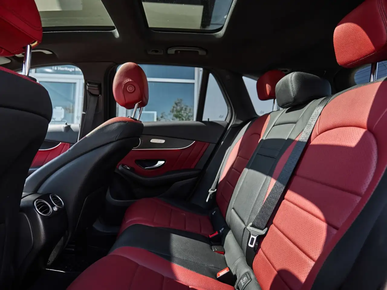 Mercedes-Benz GLC снимка Mercedes-Benz GLC