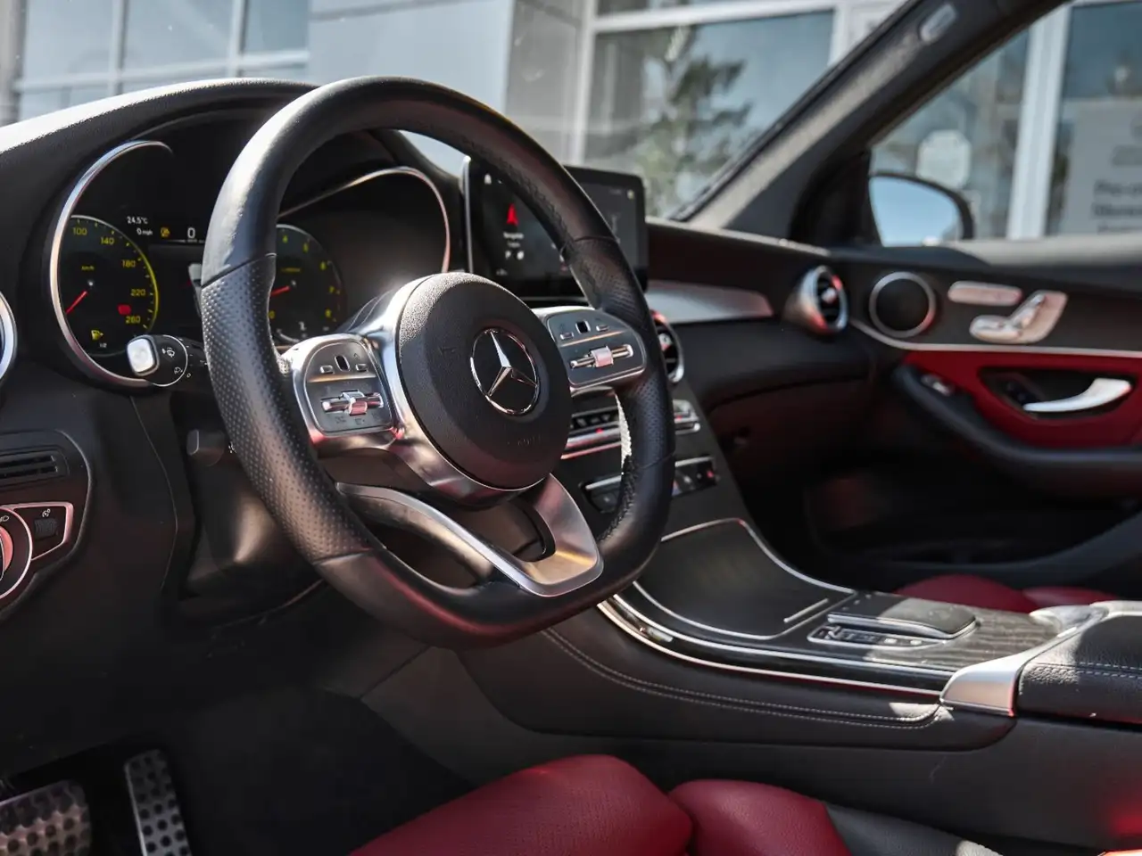 Mercedes-Benz GLC снимка Mercedes-Benz GLC