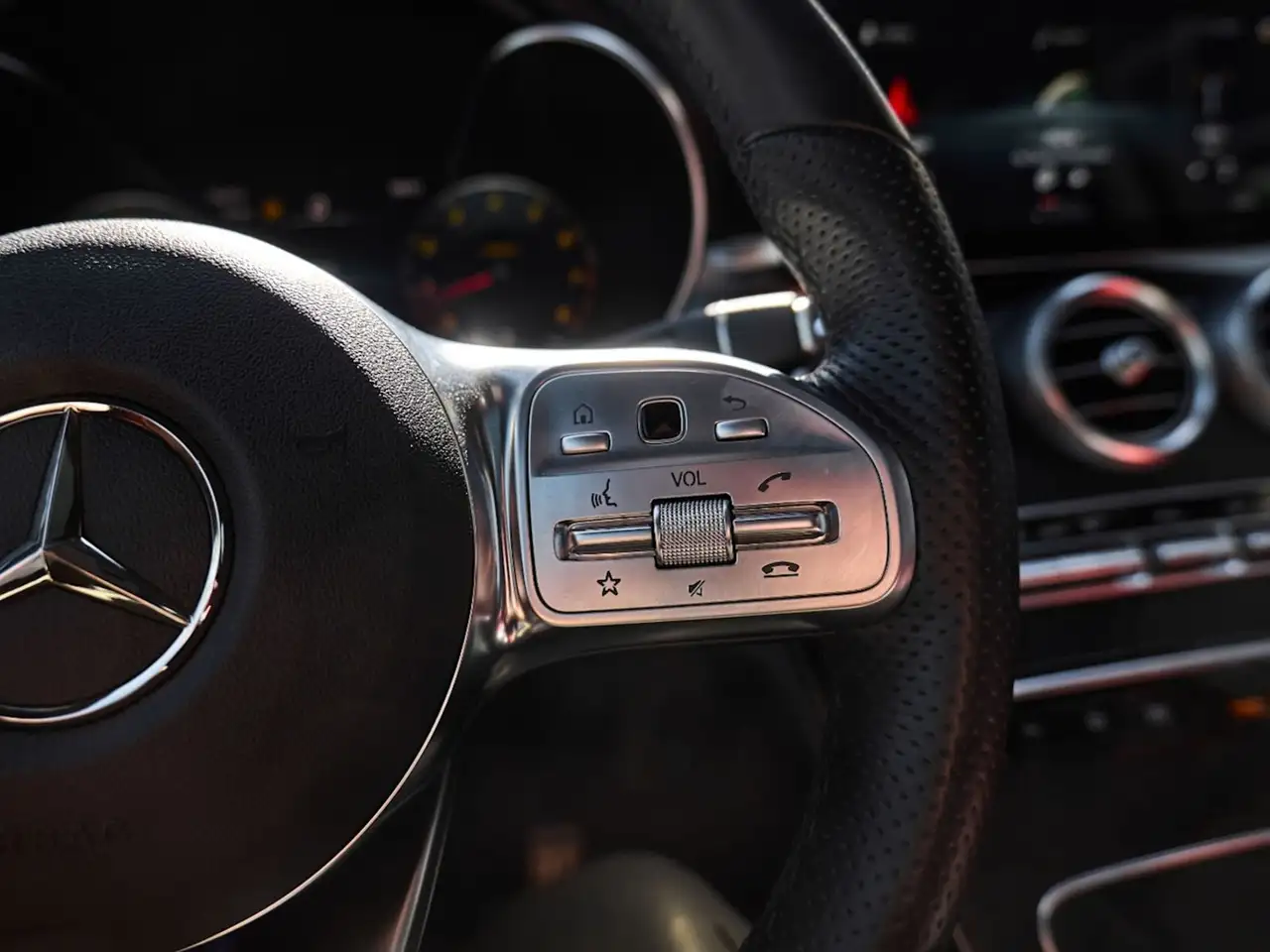 Mercedes-Benz GLC снимка Mercedes-Benz GLC
