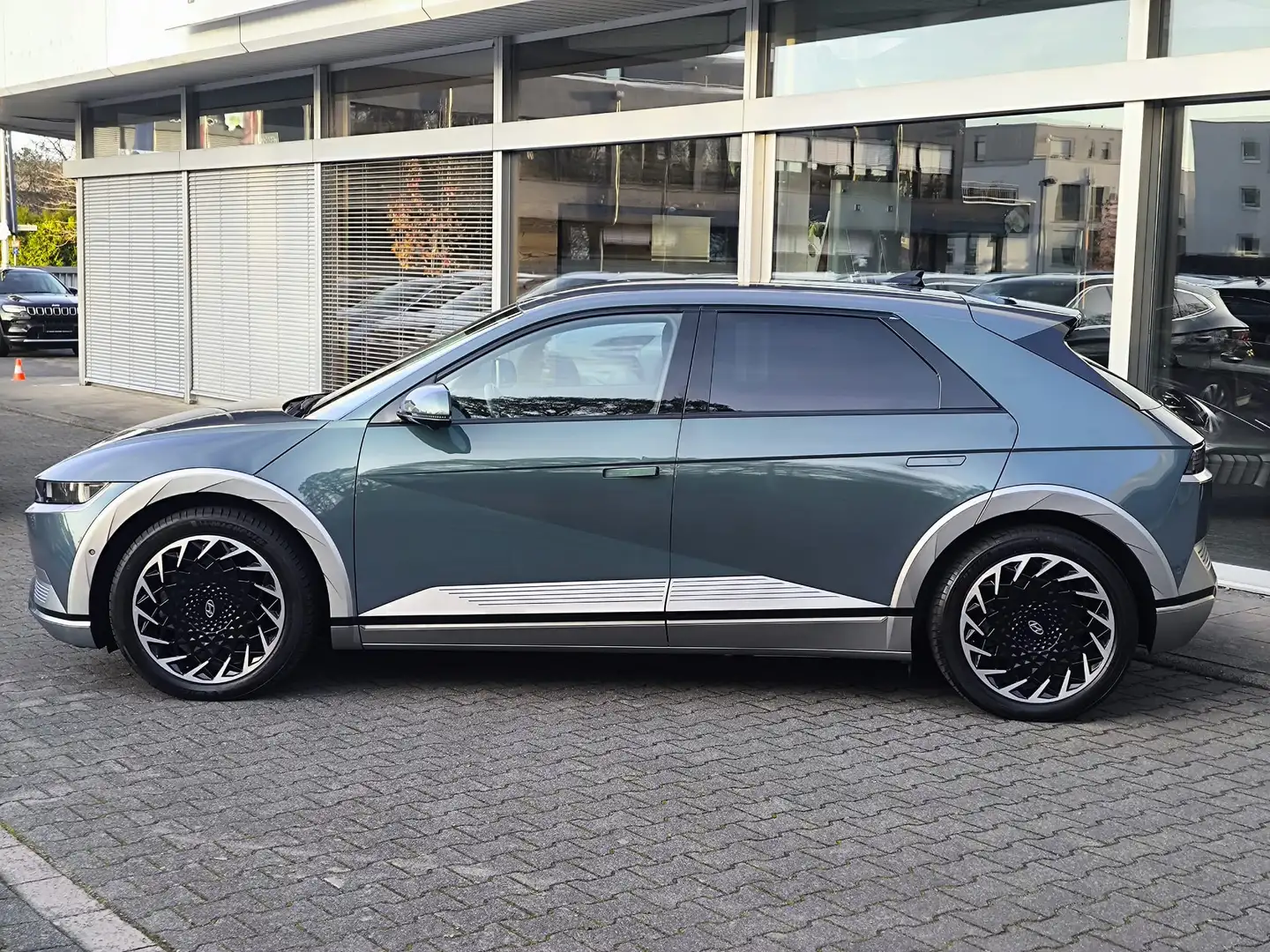 Hyundai IONIQ 5 Uniq 4WD MEMO+LED+SHZ+HEAD+NAVI+ACC+360 Vert - 2