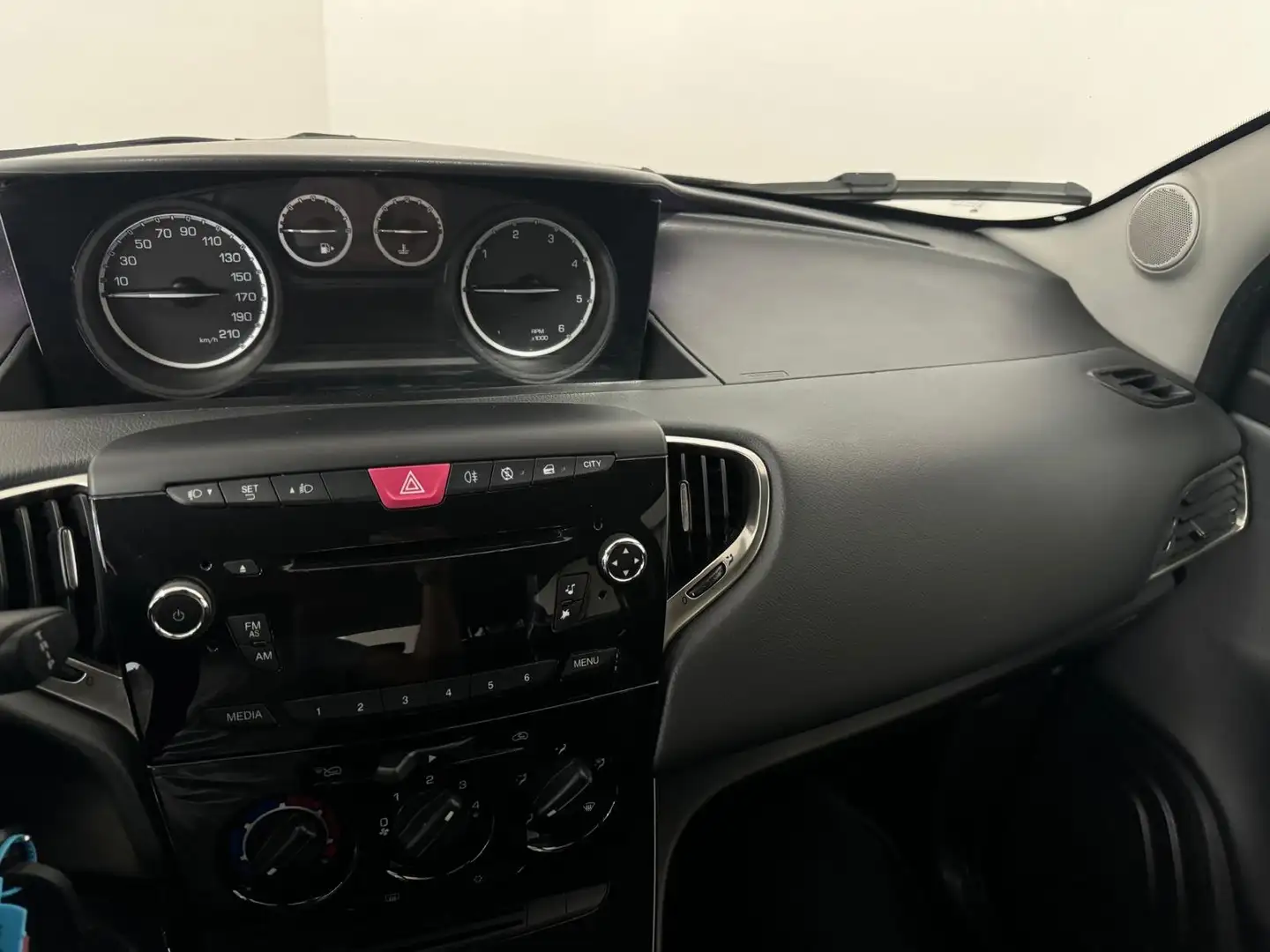 Lancia Ypsilon Ypsilon III  1.3 mjt ** NEOPATENTATI** Schwarz - 2