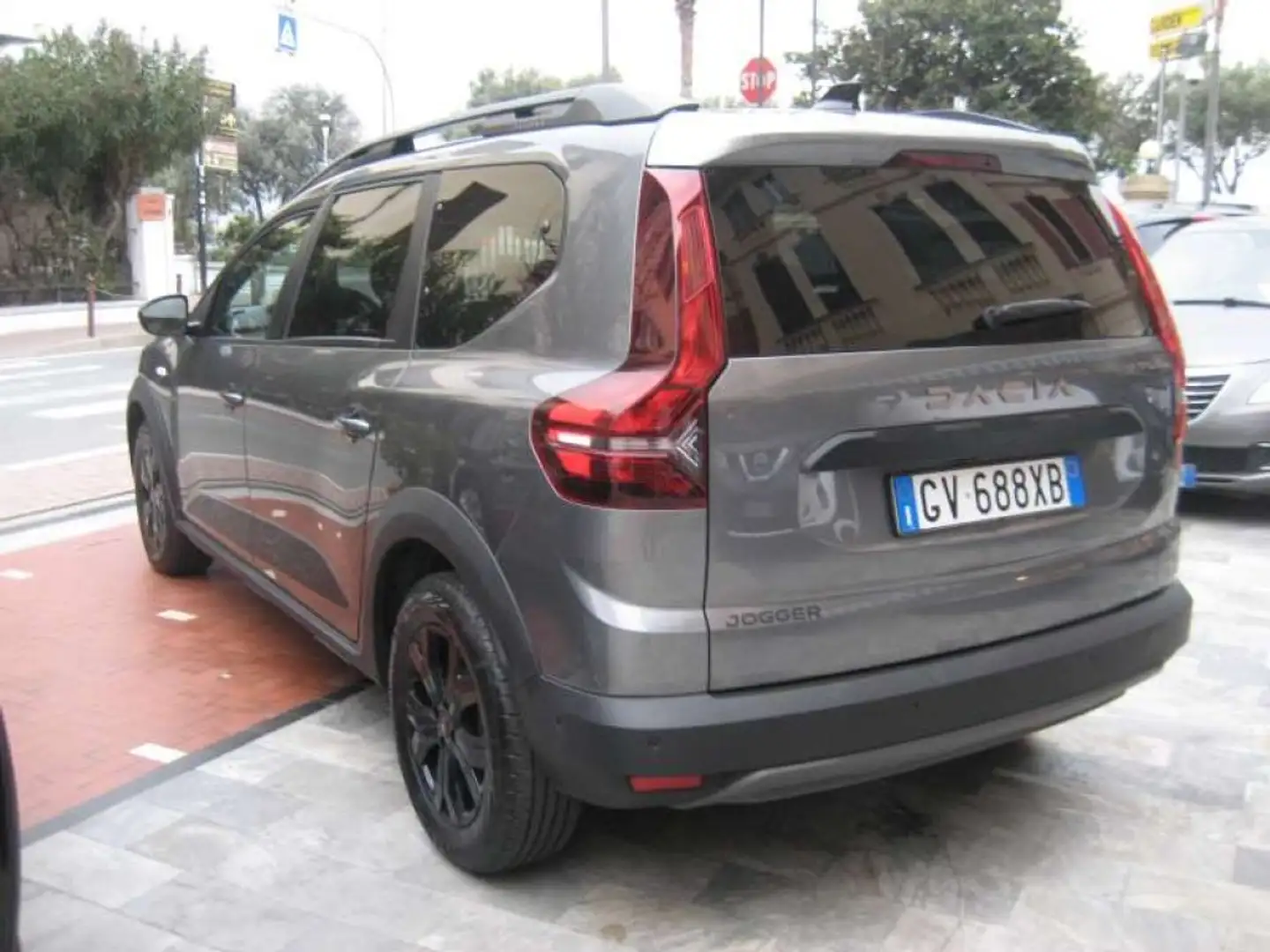 Dacia Jogger 1.0 TCe GPL 100 CV 7 posti Extreme Up Grigio - 2