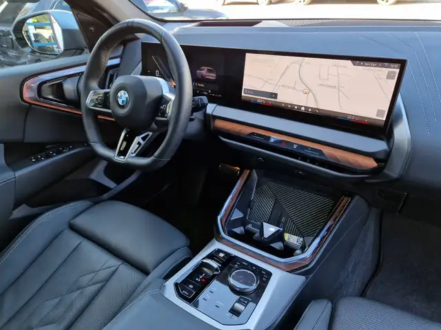 BMW X3 view 8