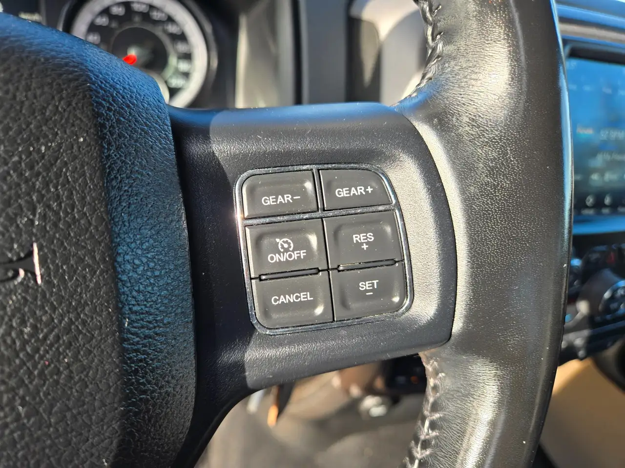 RAM 1500 снимка RAM 1500