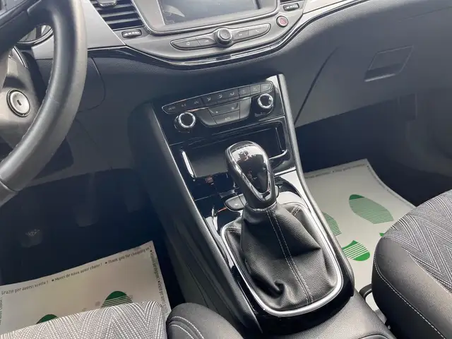 Opel Astra view 11