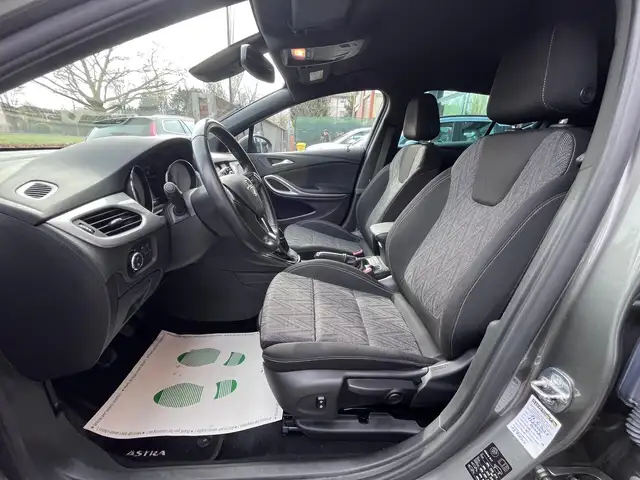 Opel Astra view 7