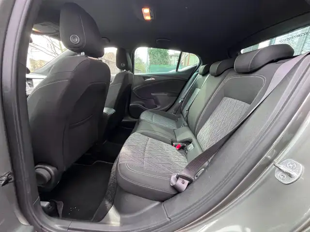 Opel Astra view 8