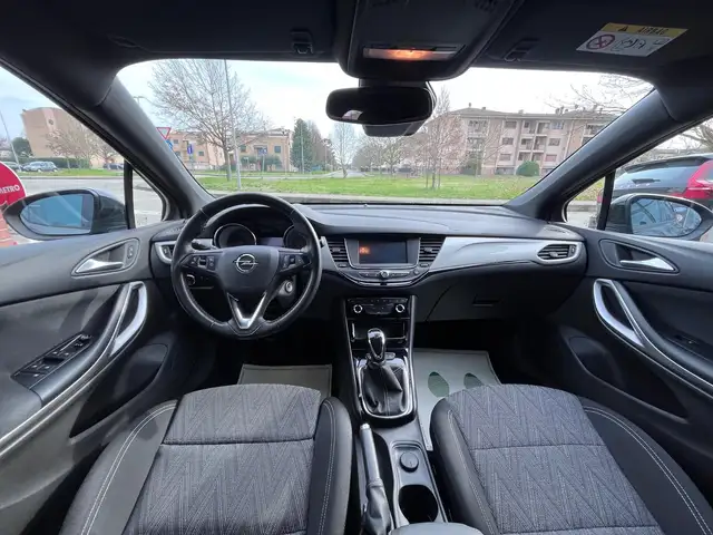 Opel Astra view 10