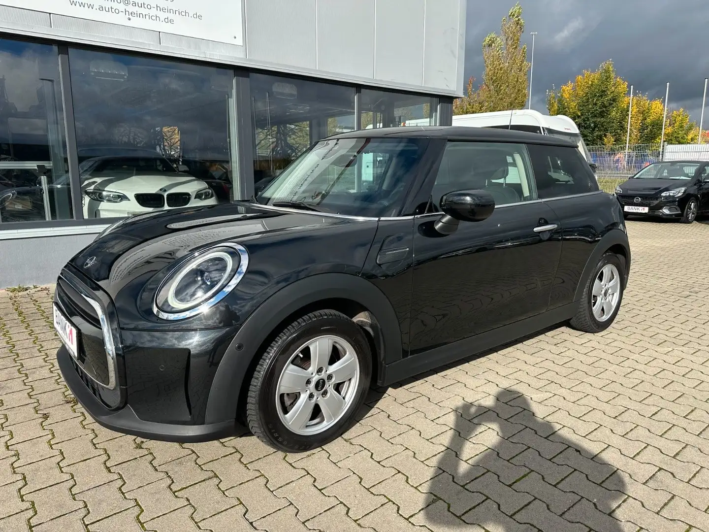 MINI Cooper 3-trg. Cooper Essential Trim Navi*LED*PDC Schwarz - 1