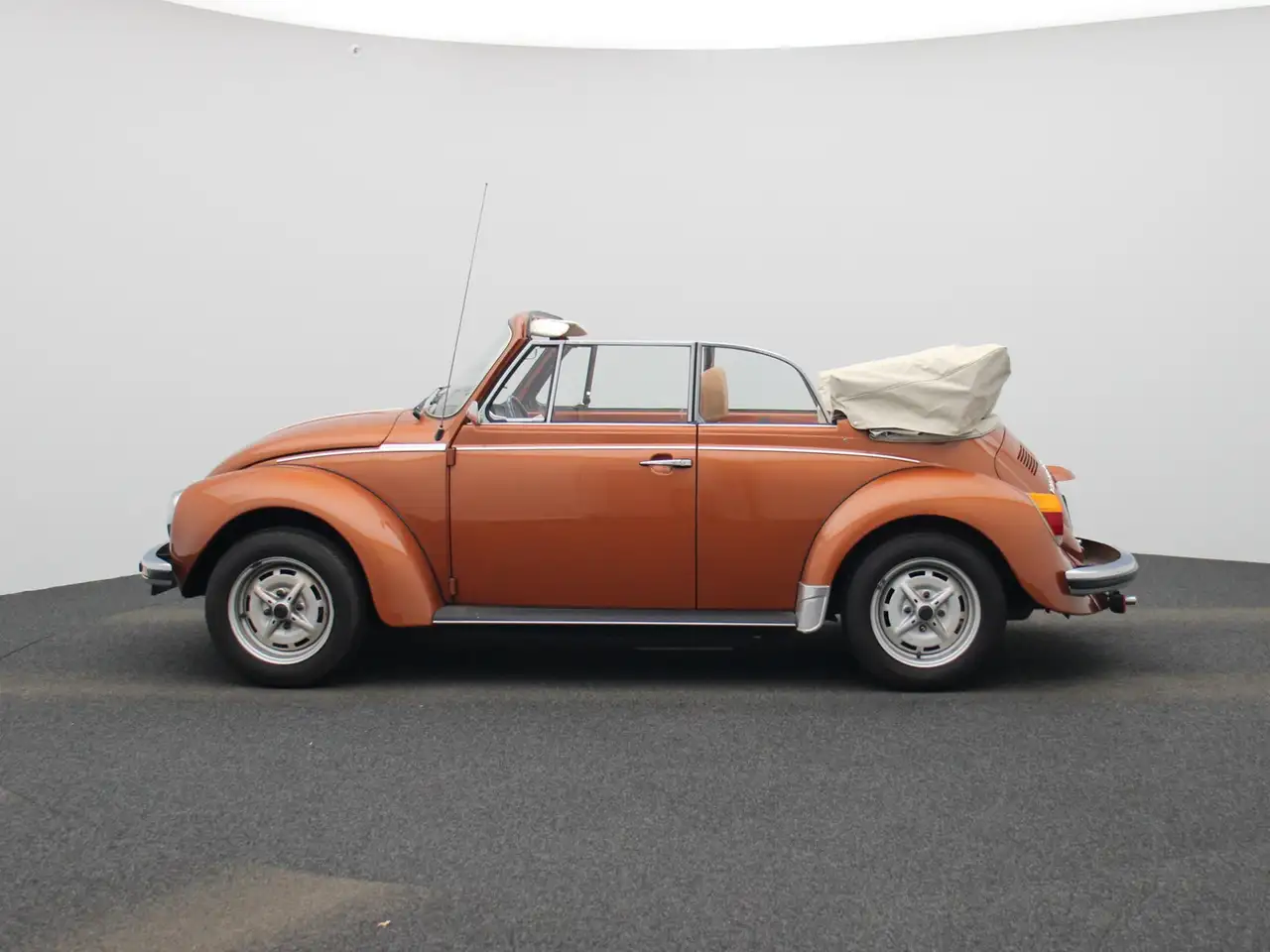 Volkswagen Kever 1303 LS Cabriolet, foto 4