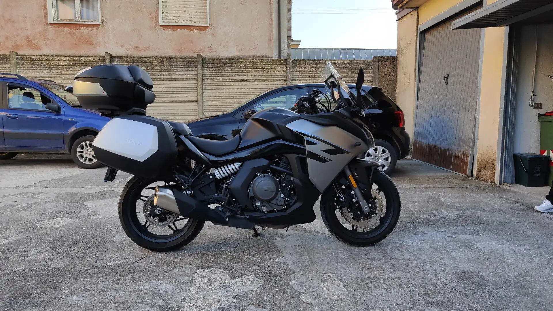CFMOTO 650GT Gris - 1