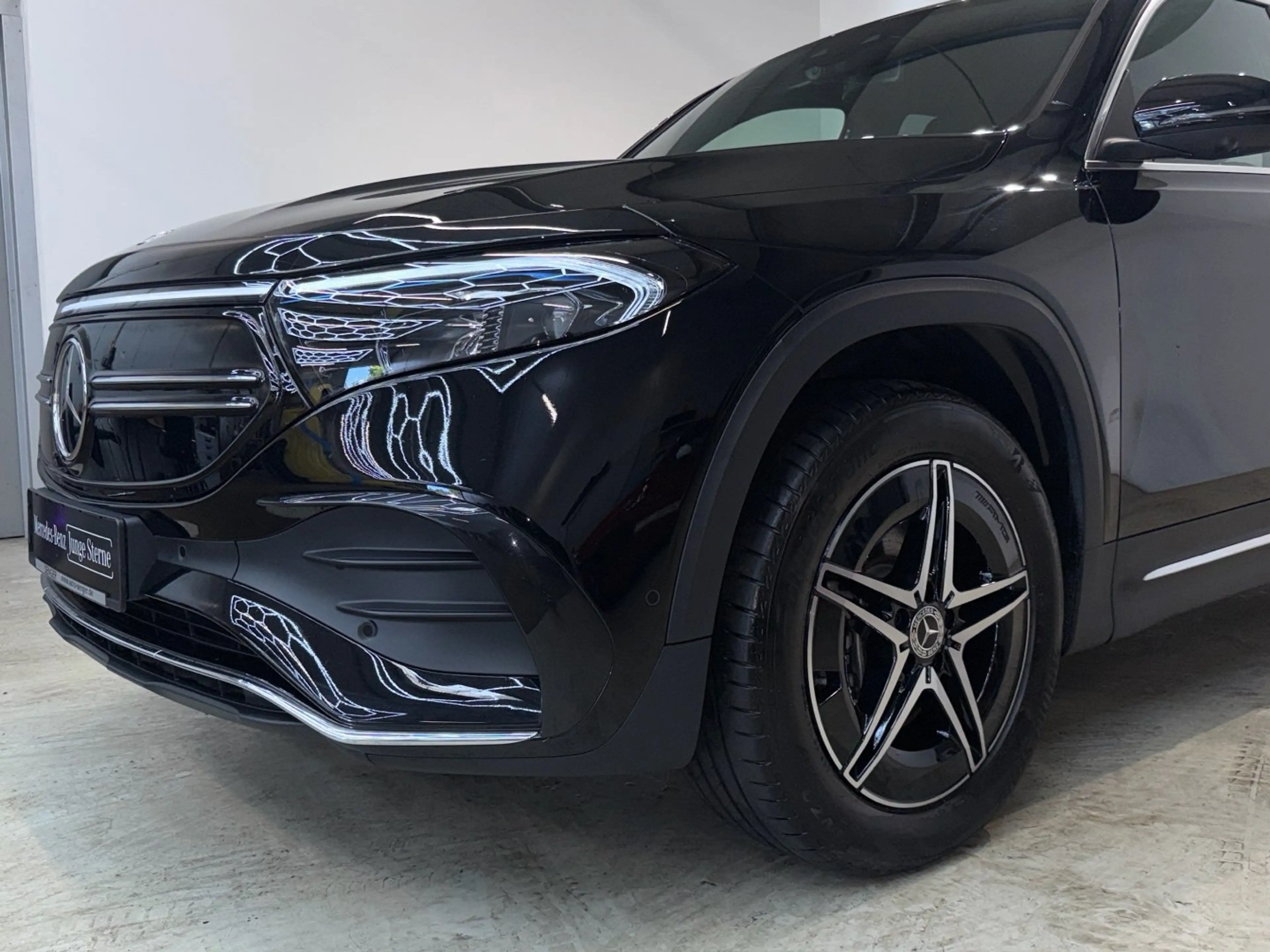 Mercedes-Benz EQB 300 4M AMG Line Rückfahrkamera MBUX LED — photo 7