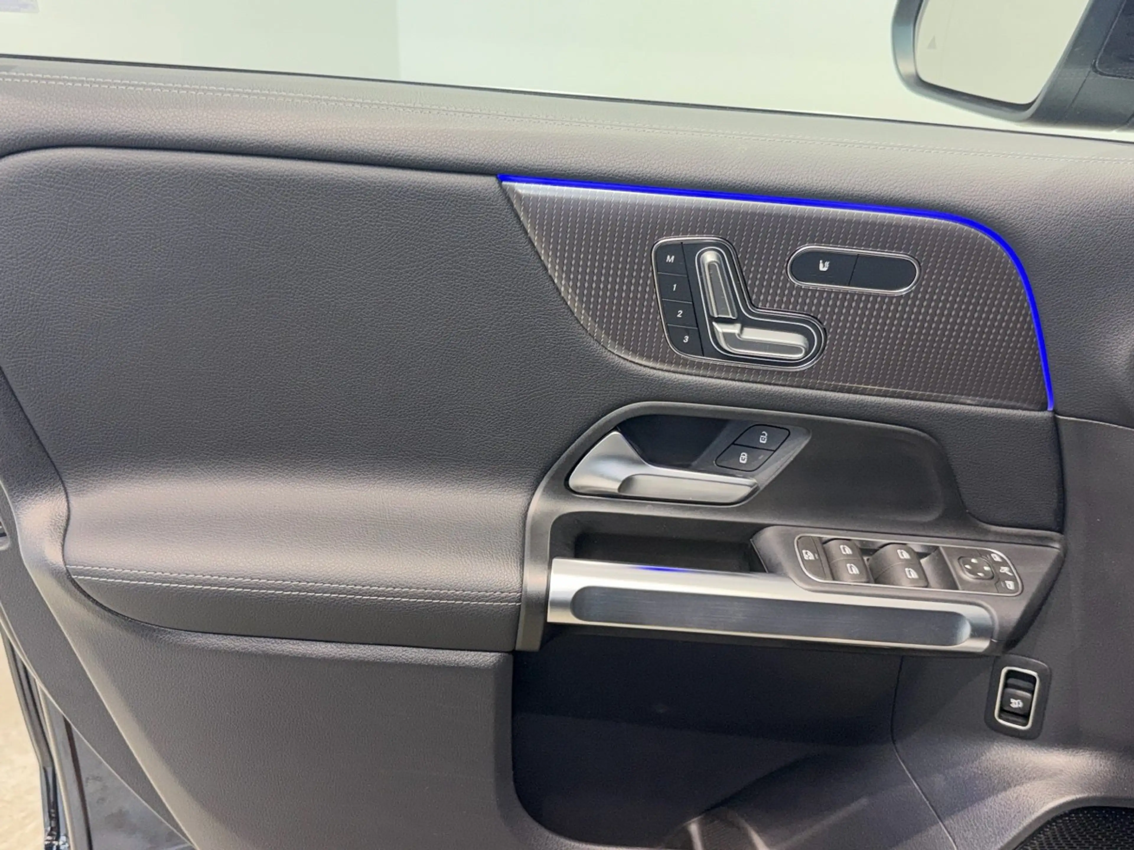Mercedes-Benz EQB 300 4M AMG Line Rückfahrkamera MBUX LED — photo 15