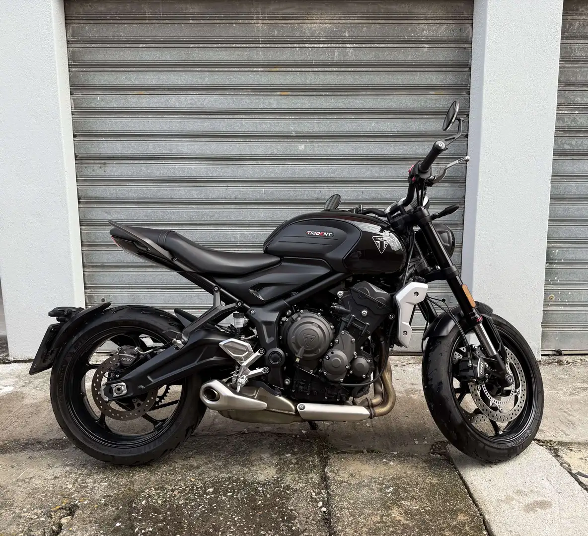 Triumph Trident 660 Nero - 2