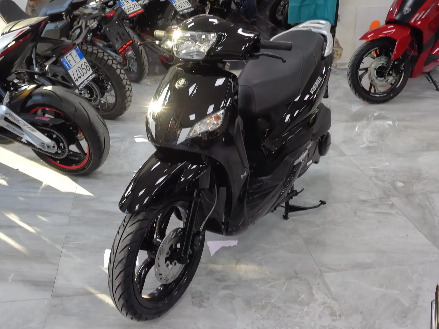 Peugeot Kisbee 125 - PREZZO FC. PARABREZZA E BAULETTO Nero - 1