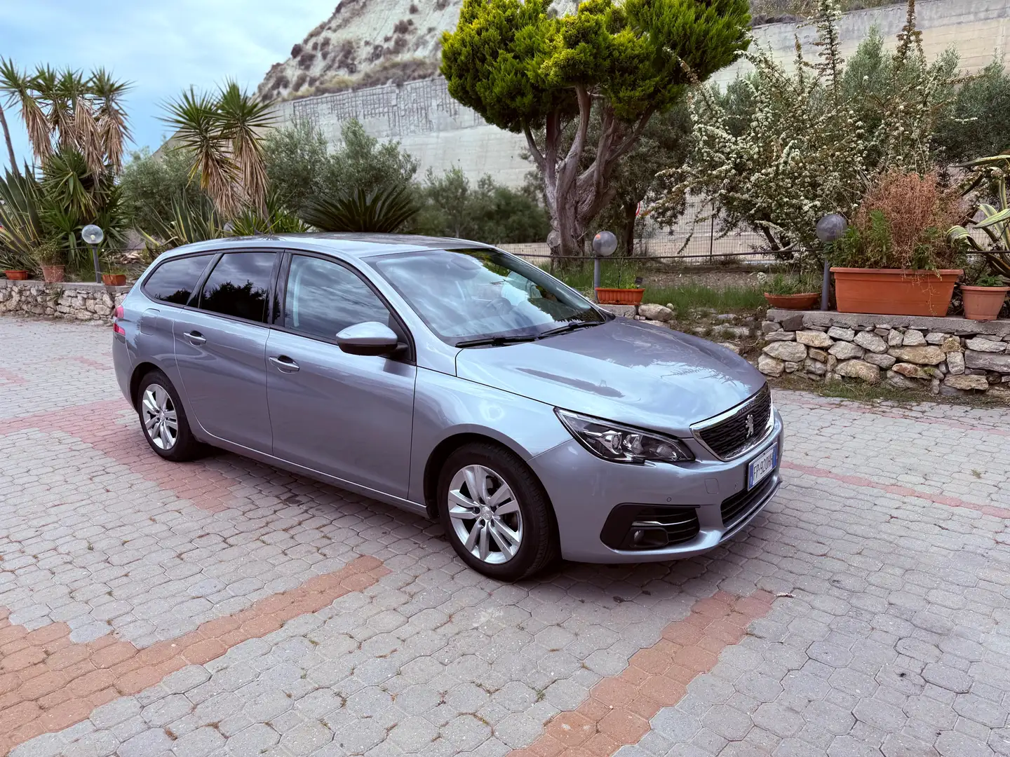 Peugeot 308 308 II 2018 SW SW 1.6 bluehdi Business s Grigio - 2