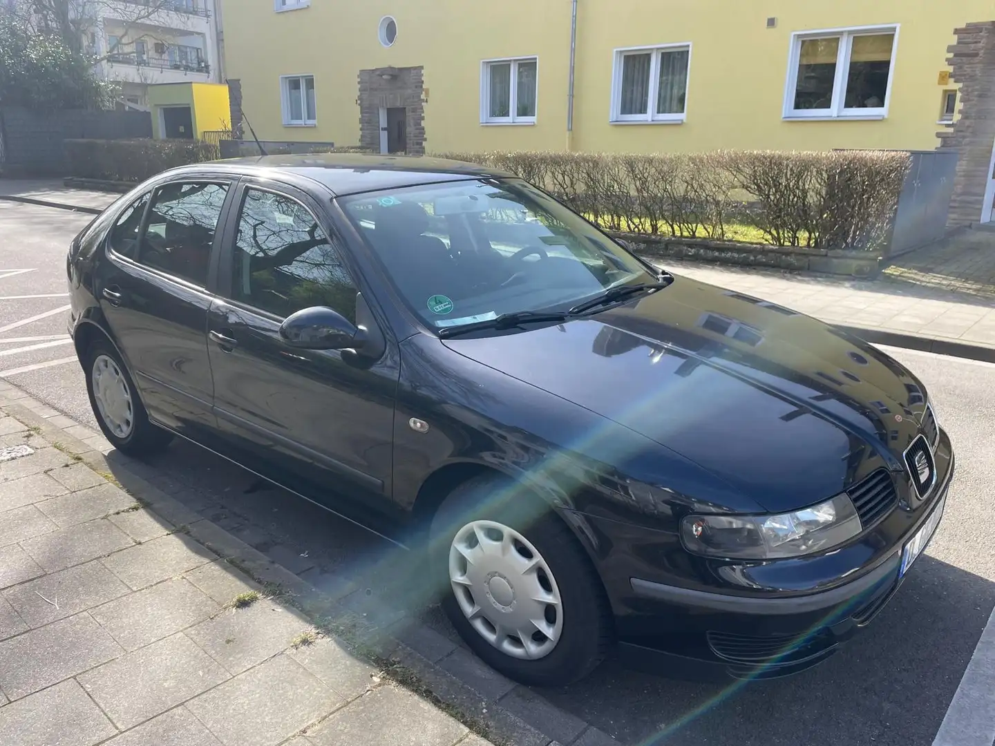 SEAT Leon 1.9 TDI 110 PS (81 kW) Schwarz - 2