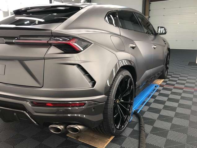 Lamborghini Urus MY21 Carbon Akrapovic Pano 23-Zoll Keramik
