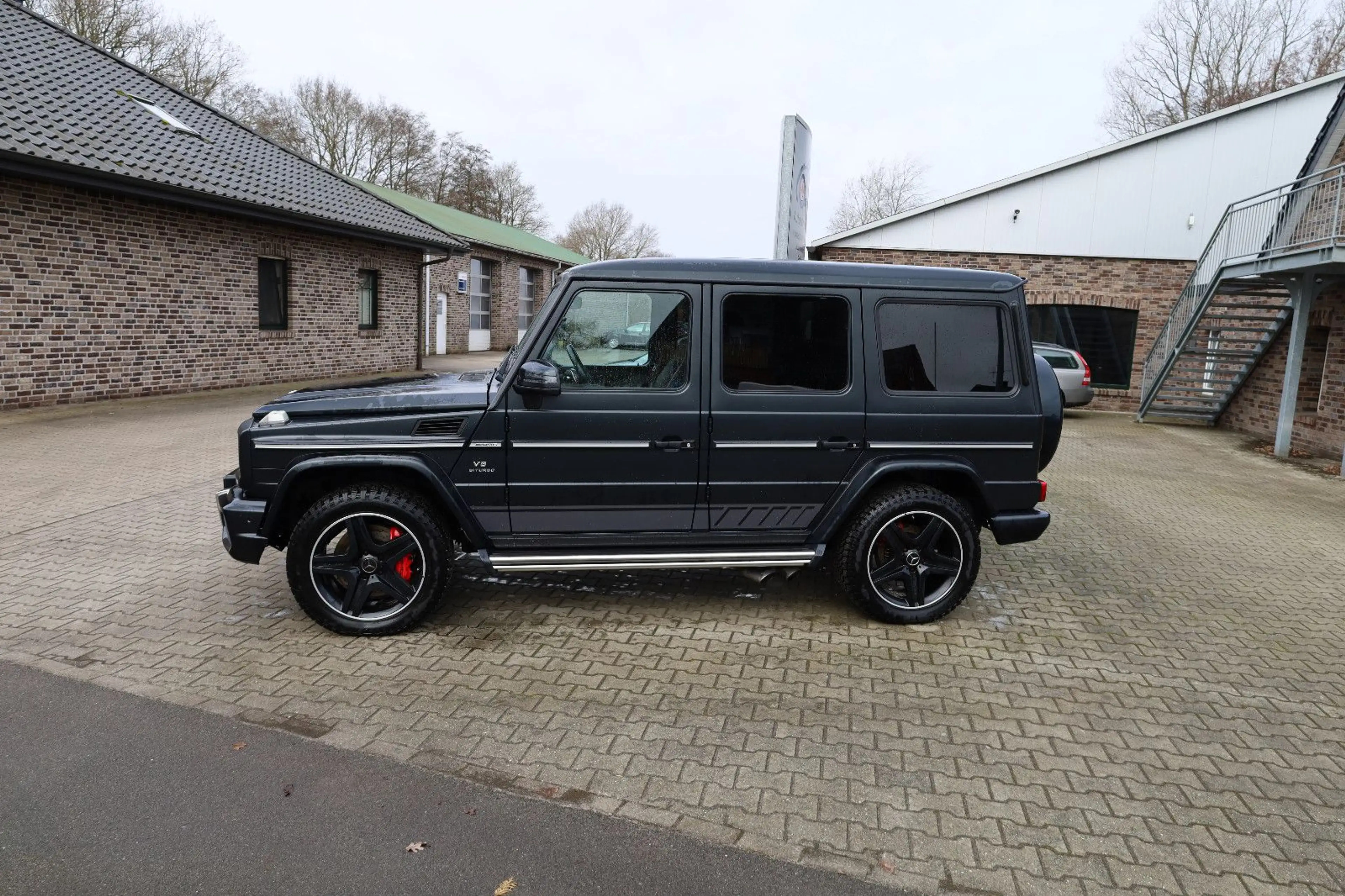Mercedes-Benz G 63 AMG 48TKM Schwarz-Matt — photo 3