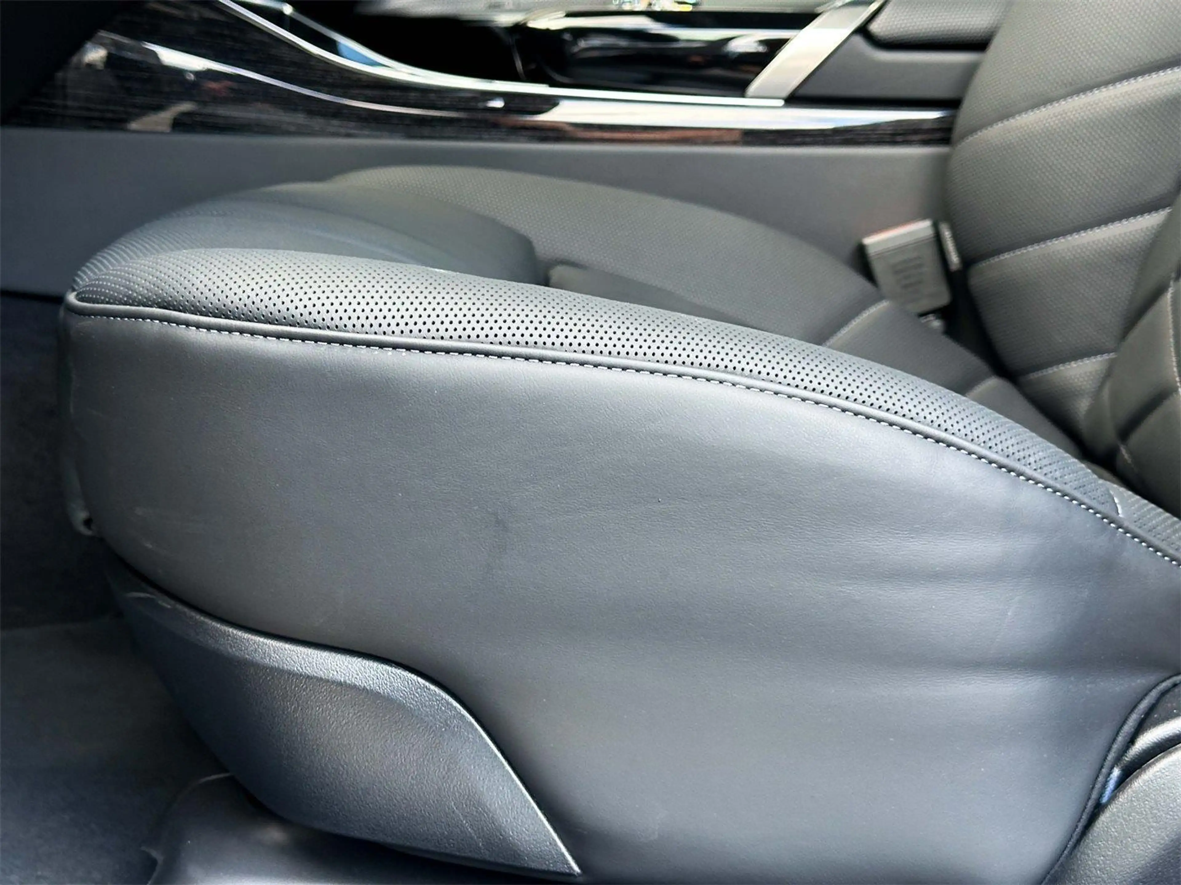 BMW i7 xDrive60 — photo 15