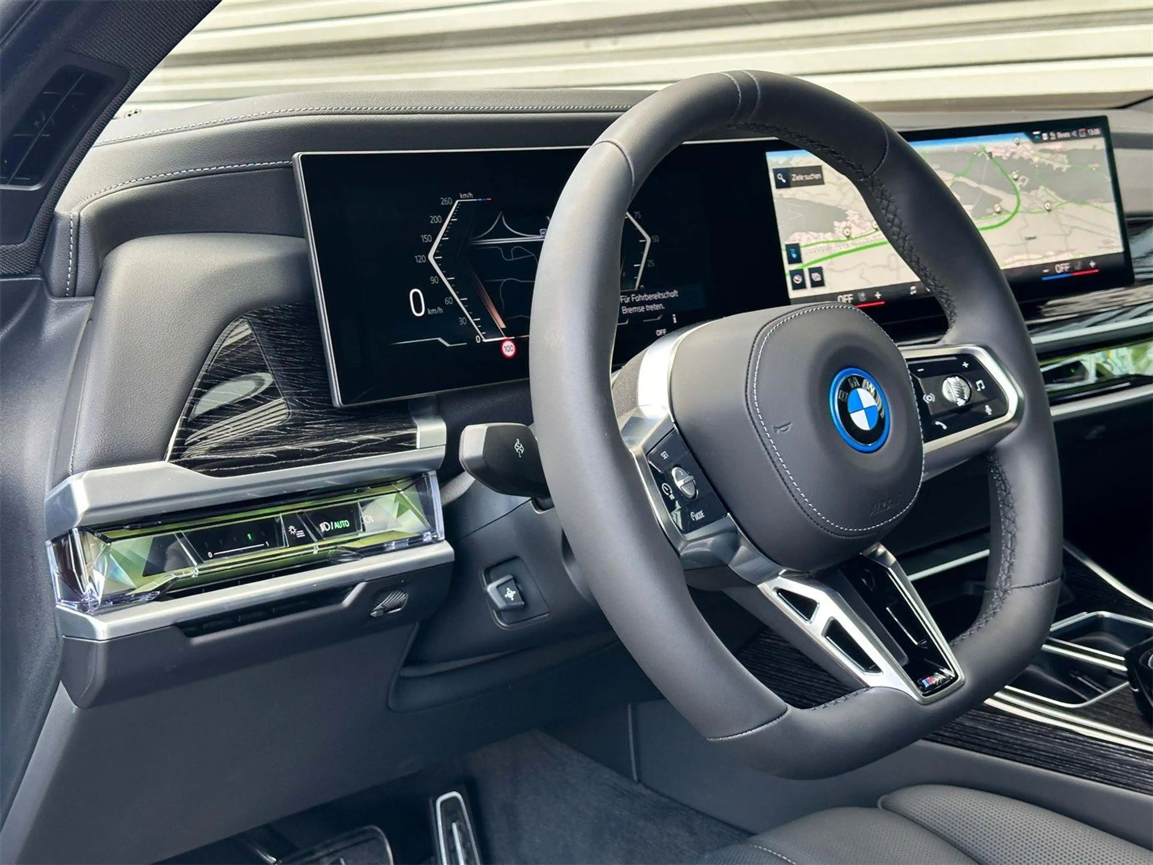 BMW i7 xDrive60 — photo 9