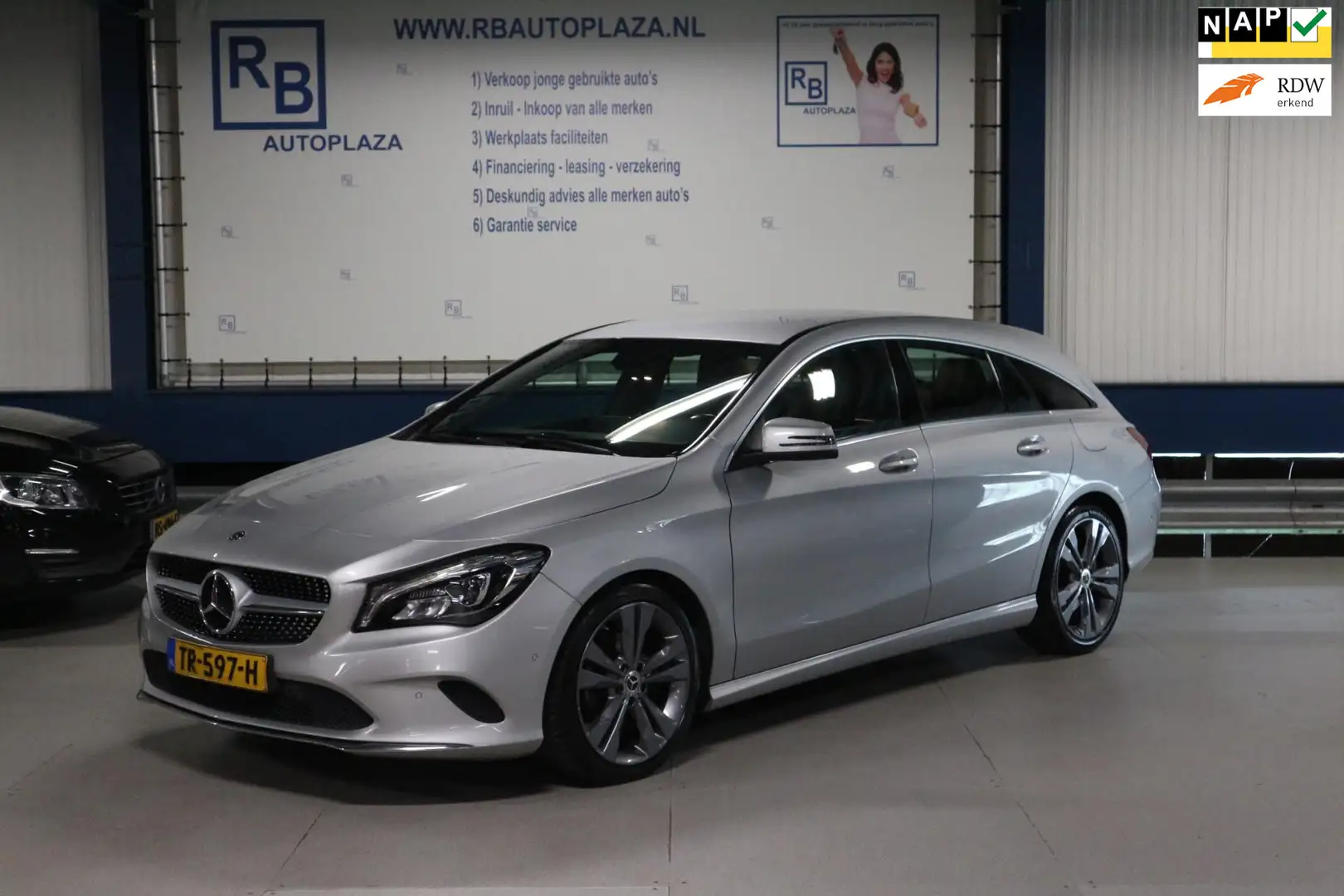 Mercedes-Benz CLA 180 Shooting Brake d Business Solution Grijs - 1