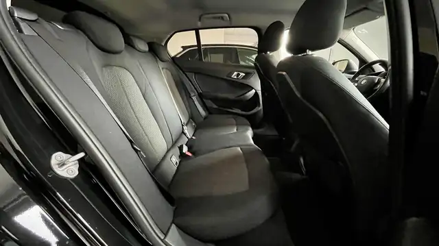 BMW 1 Series view 10