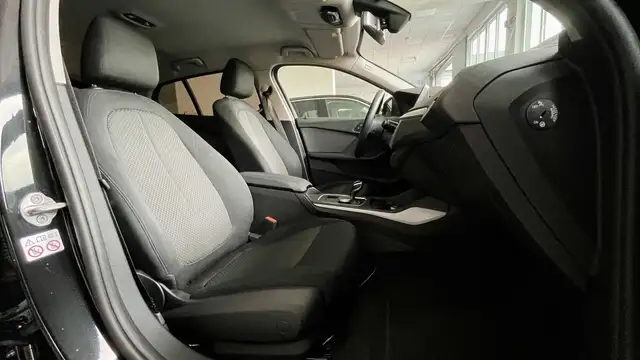 BMW 1 Series view 11