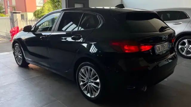 BMW 1 Series view 4