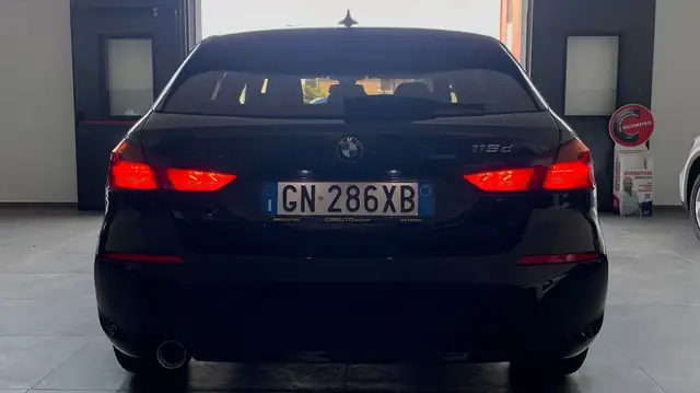 BMW 1 Series view 5