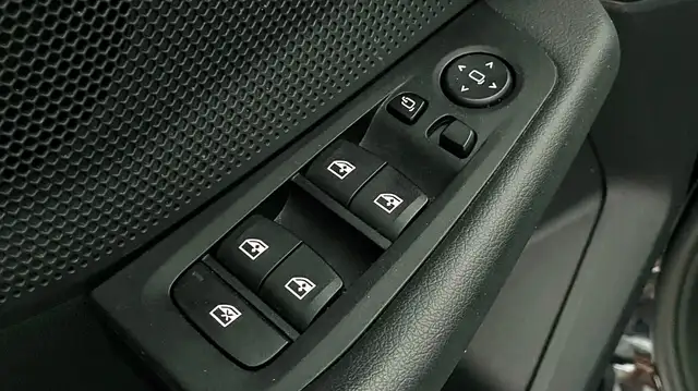 BMW 1 Series view 15