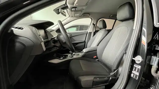 BMW 1 Series view 8