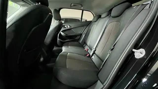 BMW 1 Series view 9