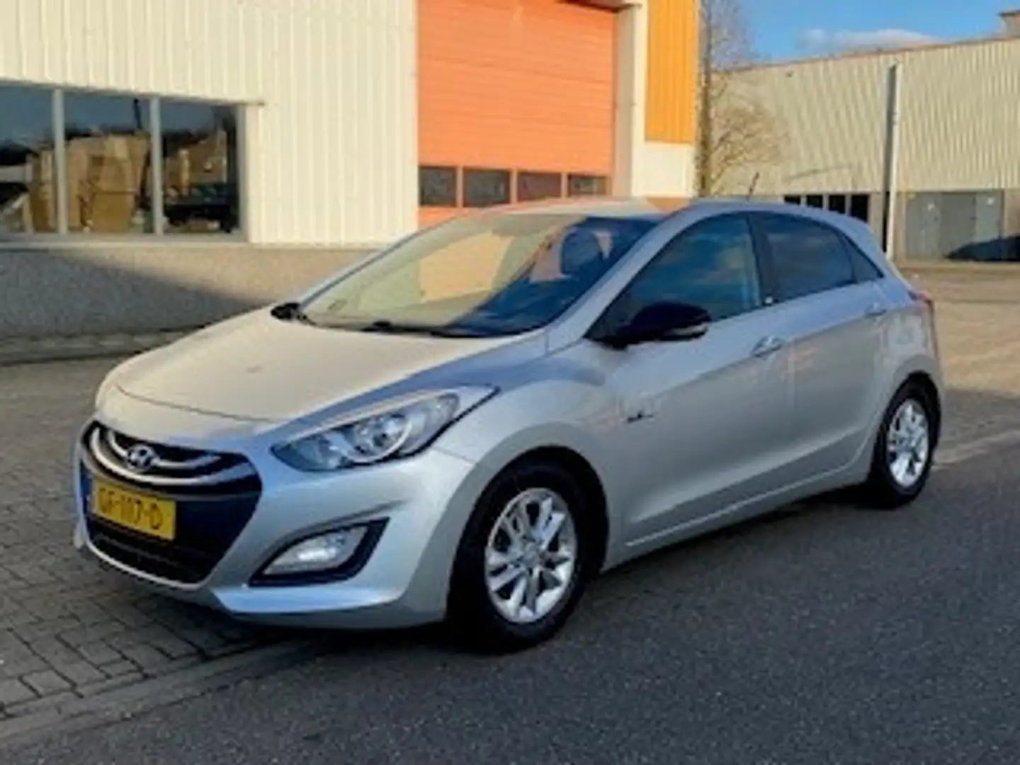 Hyundai i30 1.6 GDI Go! Gris - 2