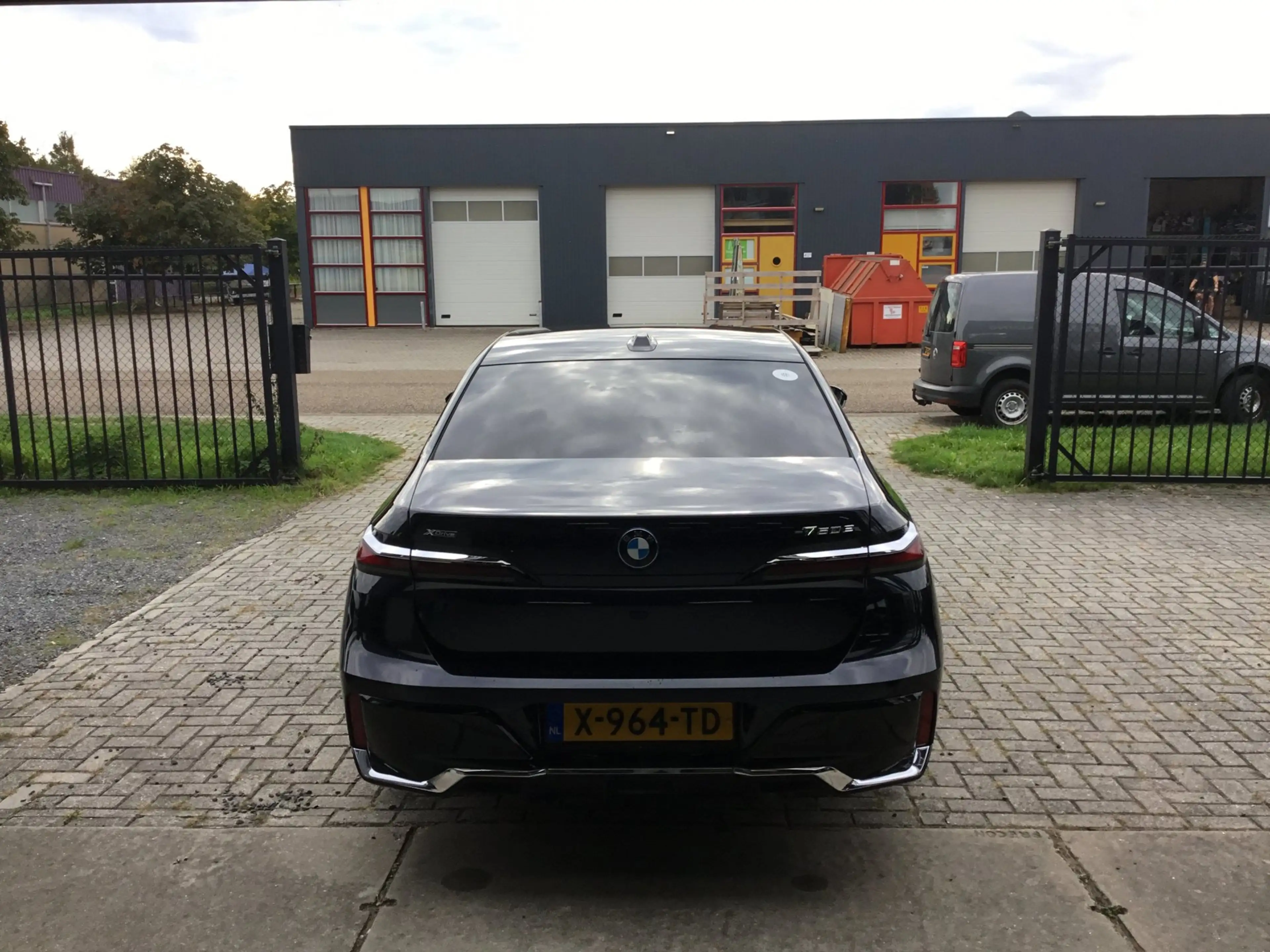 BMW 750 7-serie 750e xDrive M-SPORT — photo 6