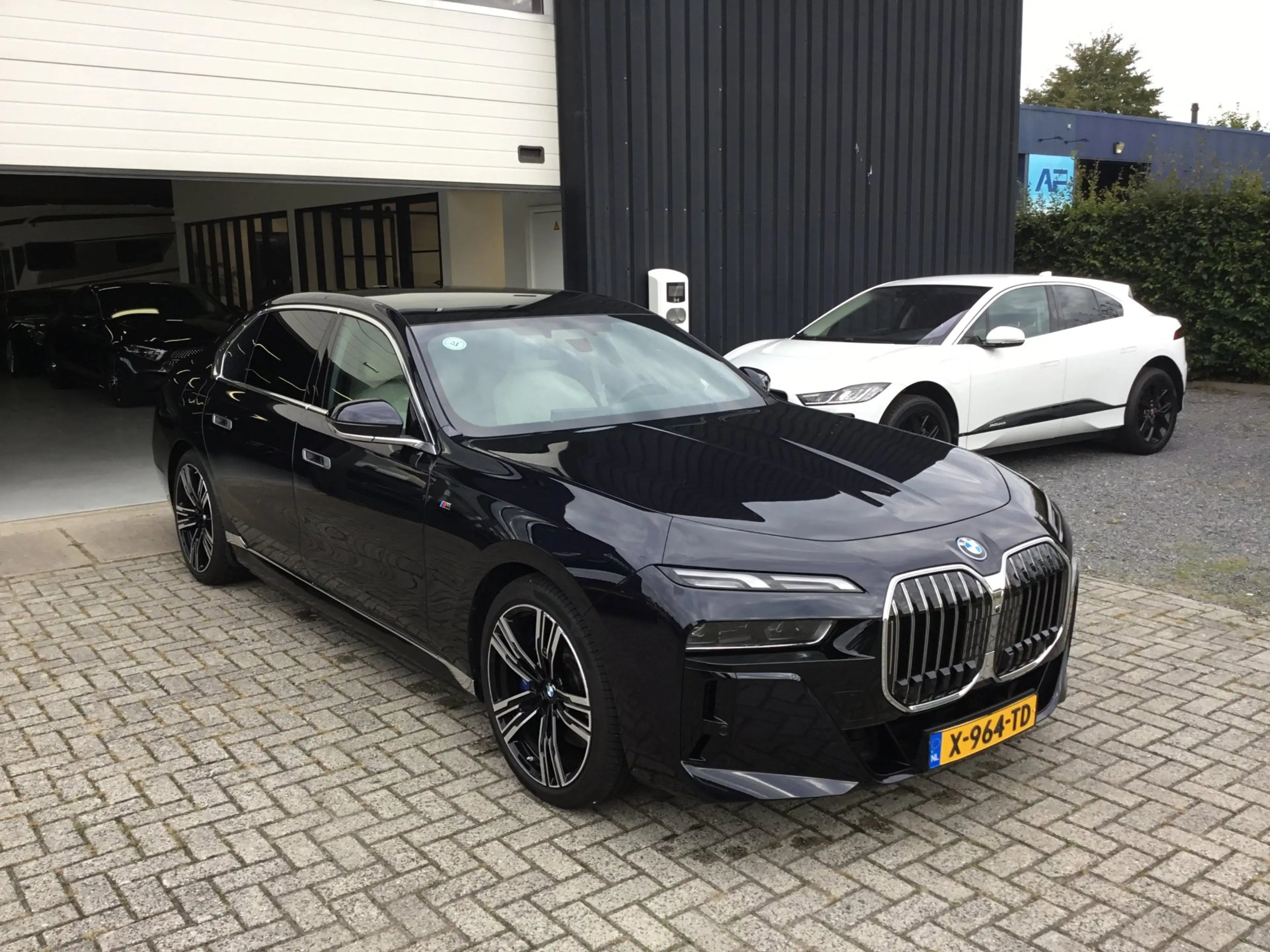 BMW 750 7-serie 750e xDrive M-SPORT — photo 3