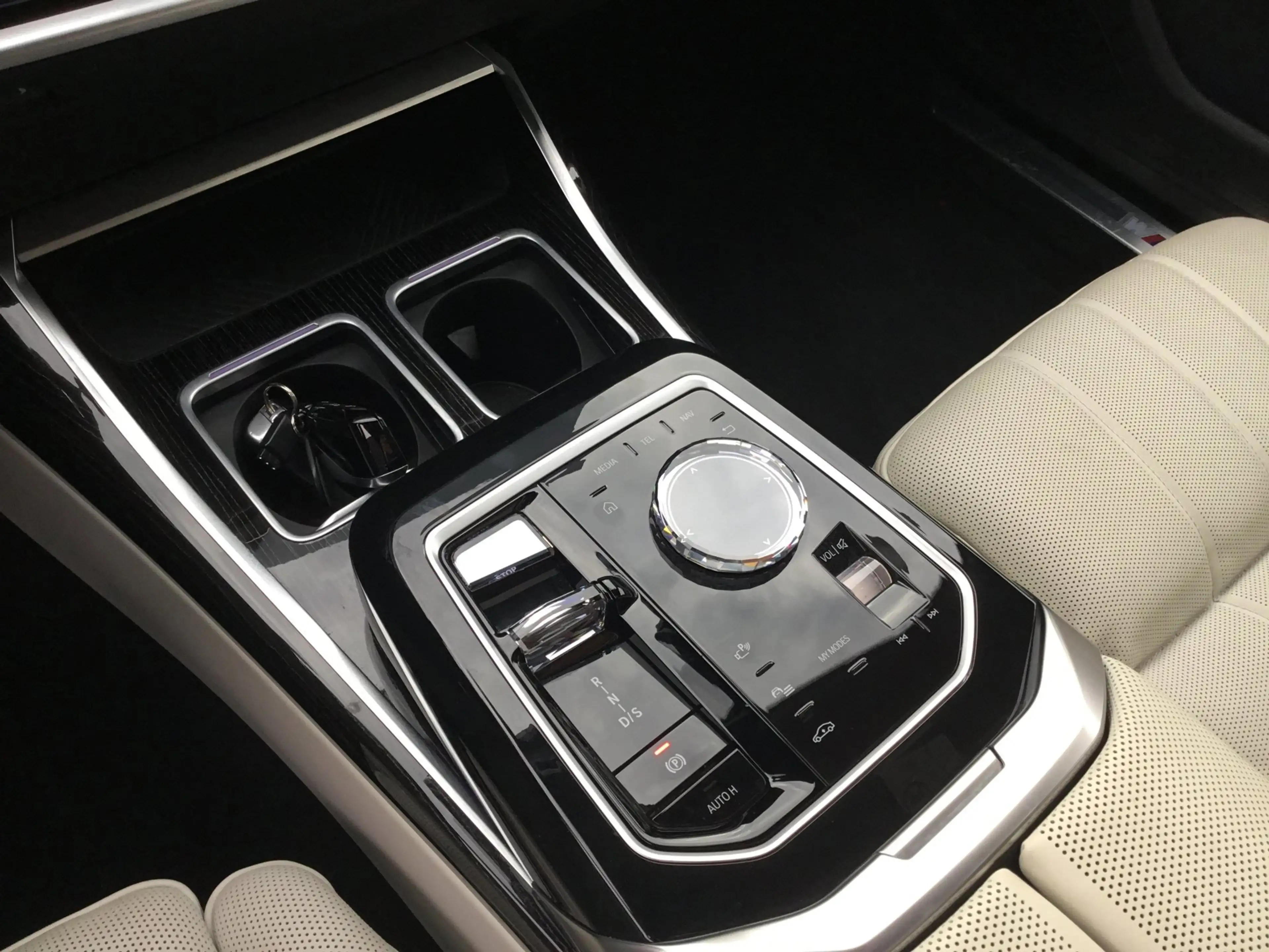 BMW 750 7-serie 750e xDrive M-SPORT — photo 11