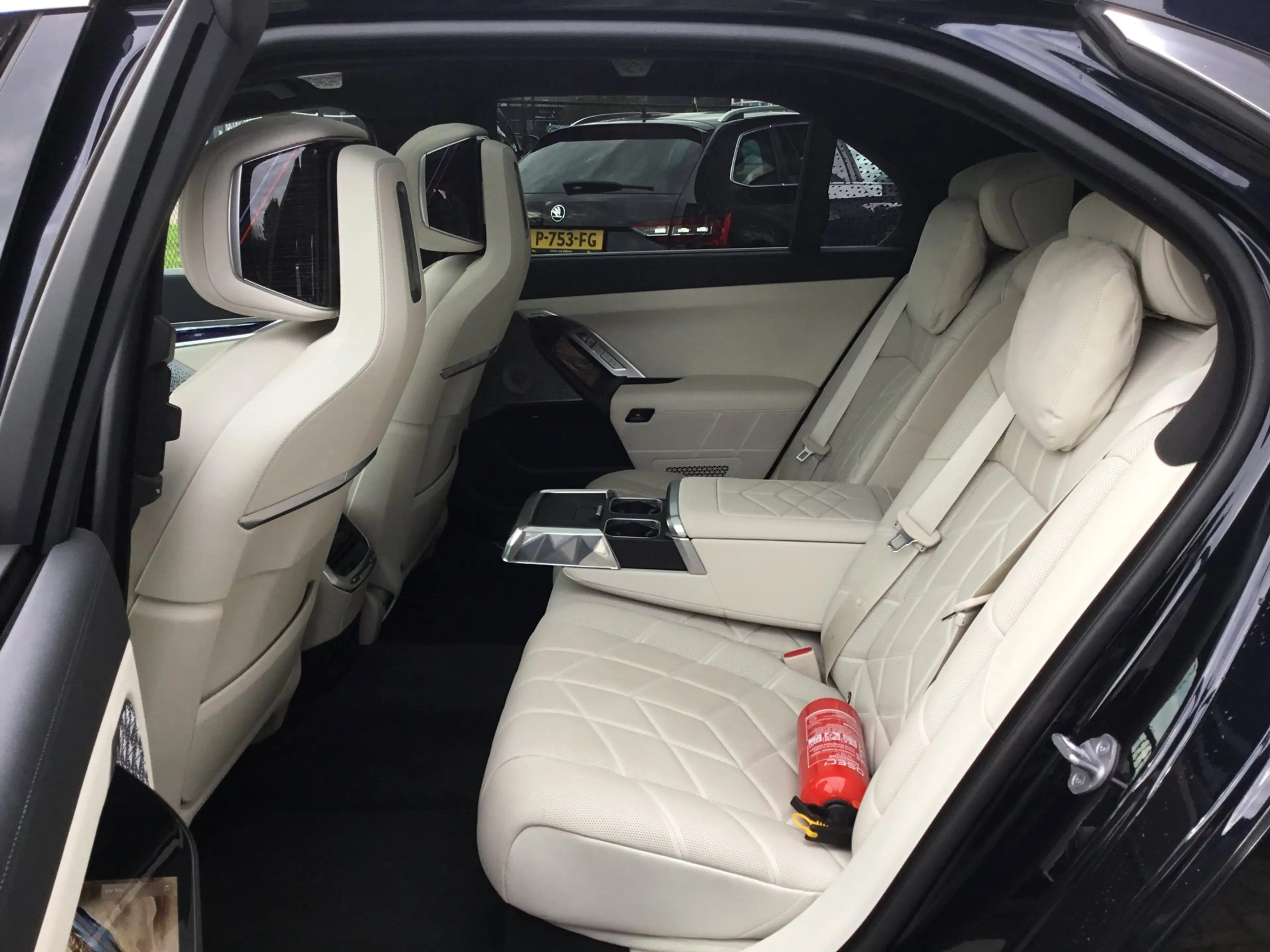BMW 750 7-serie 750e xDrive M-SPORT — photo 7