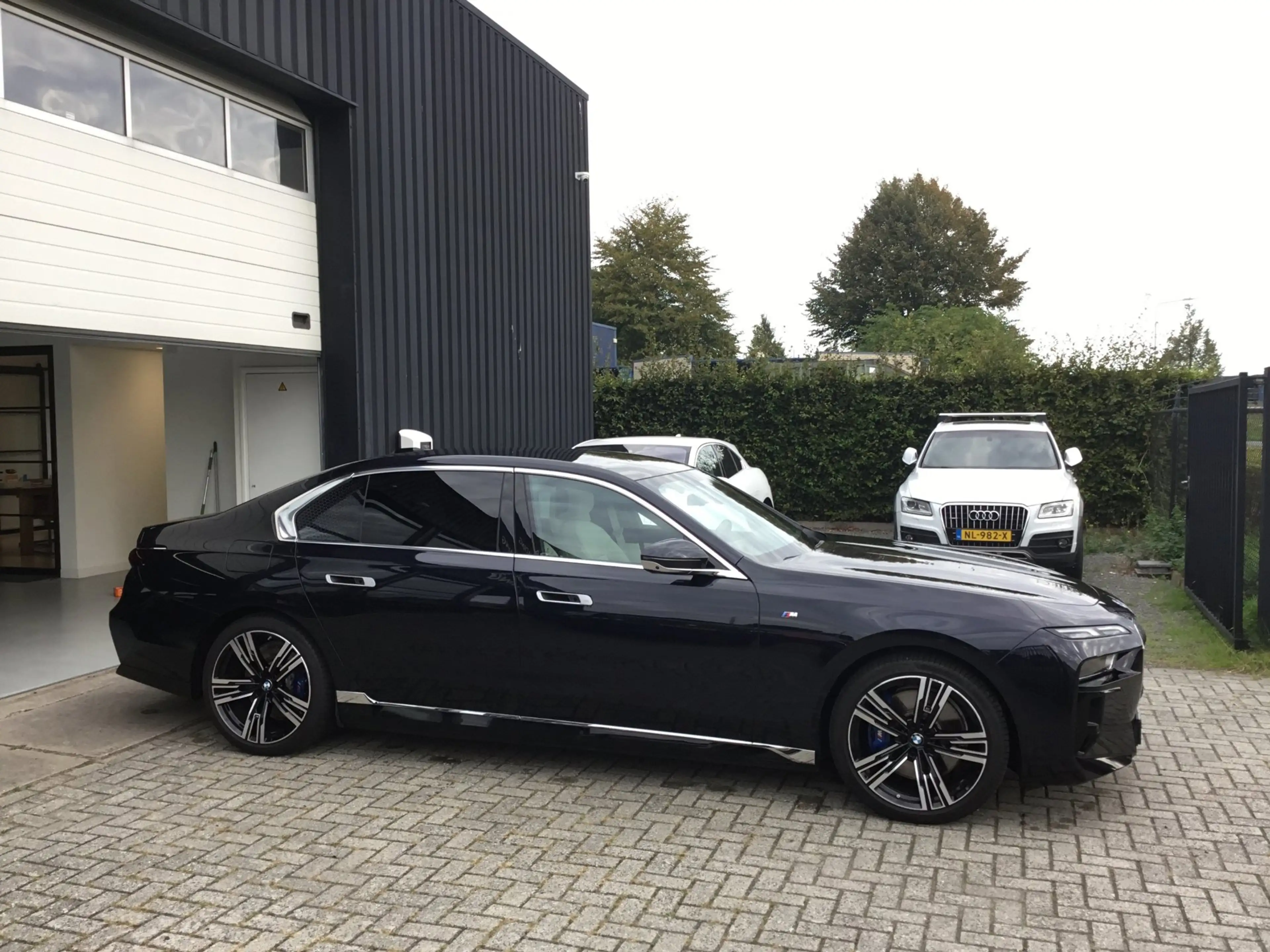 BMW 750 7-serie 750e xDrive M-SPORT — photo 4