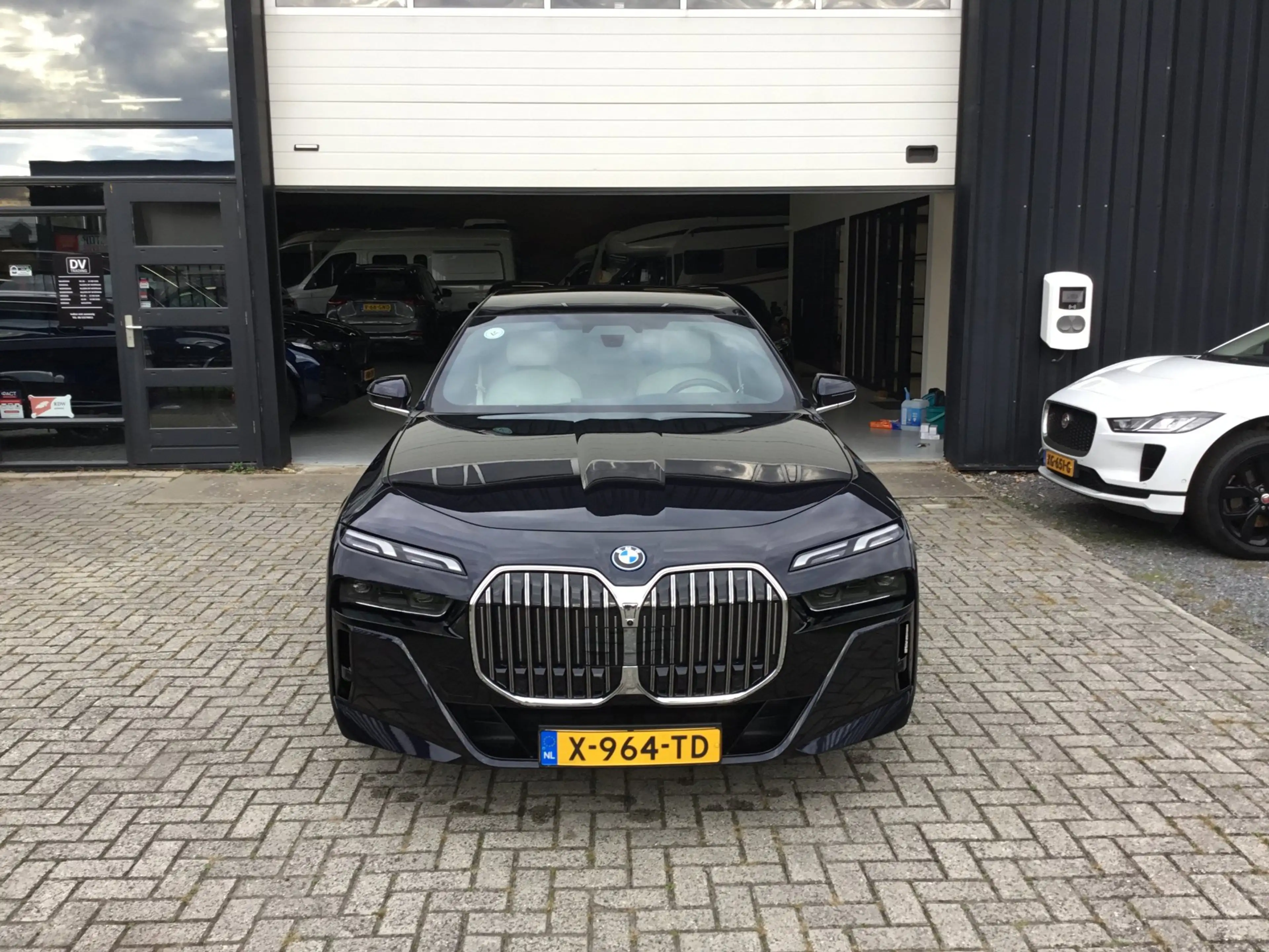 BMW 750 7-serie 750e xDrive M-SPORT — photo 2