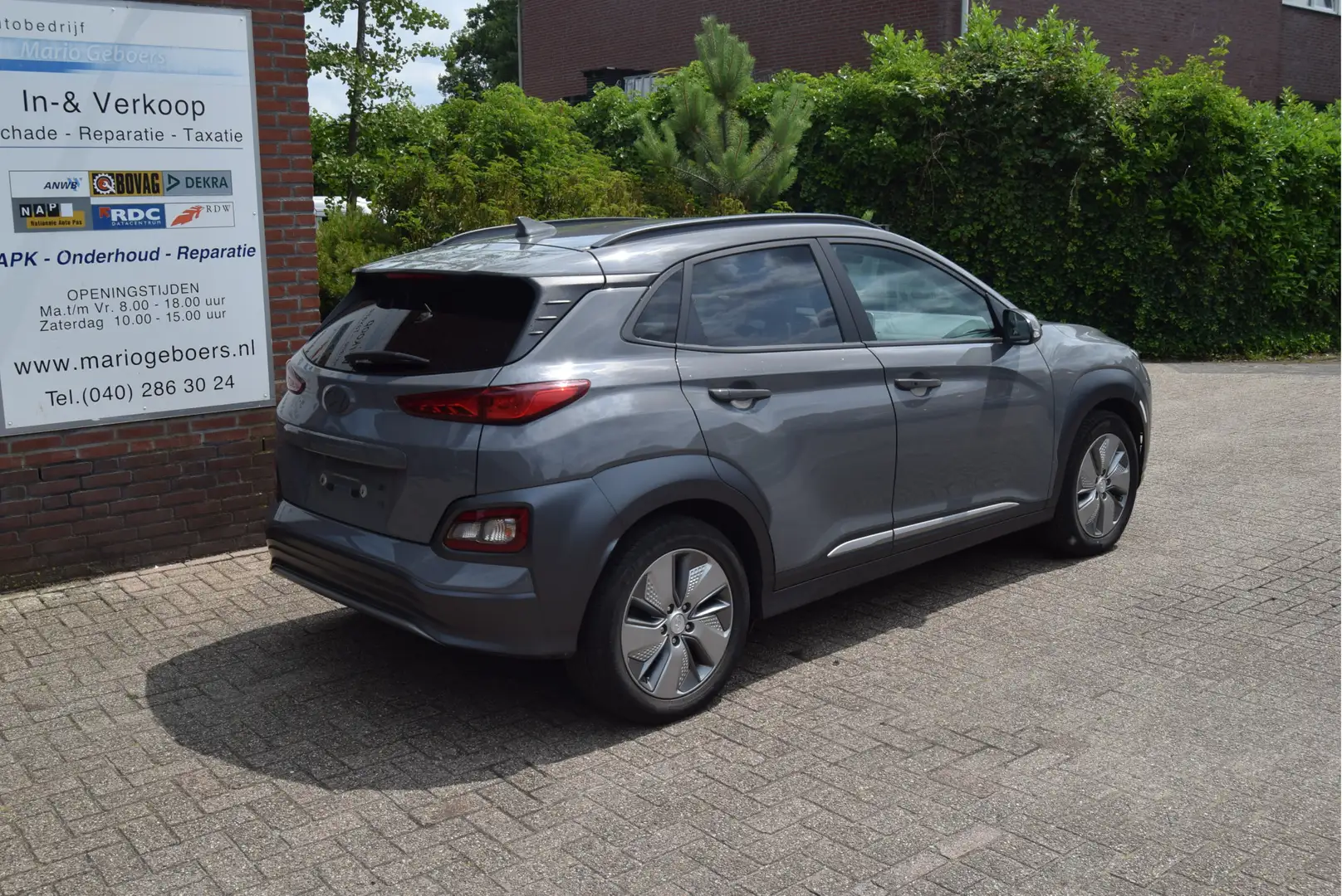 Hyundai KONA EV Premium 64 kWh | SUNROOF | TREKHAAK | HUD | LED Grijs - 2