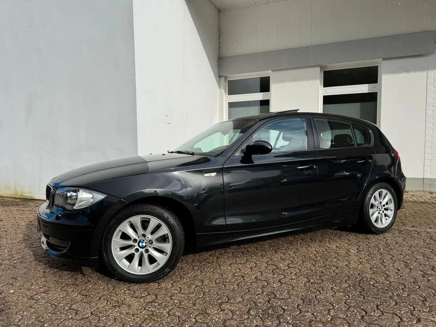 BMW 116 i Bi-Xenon Navi Schiebedach AHK ATM Rechnung! Noir - 2