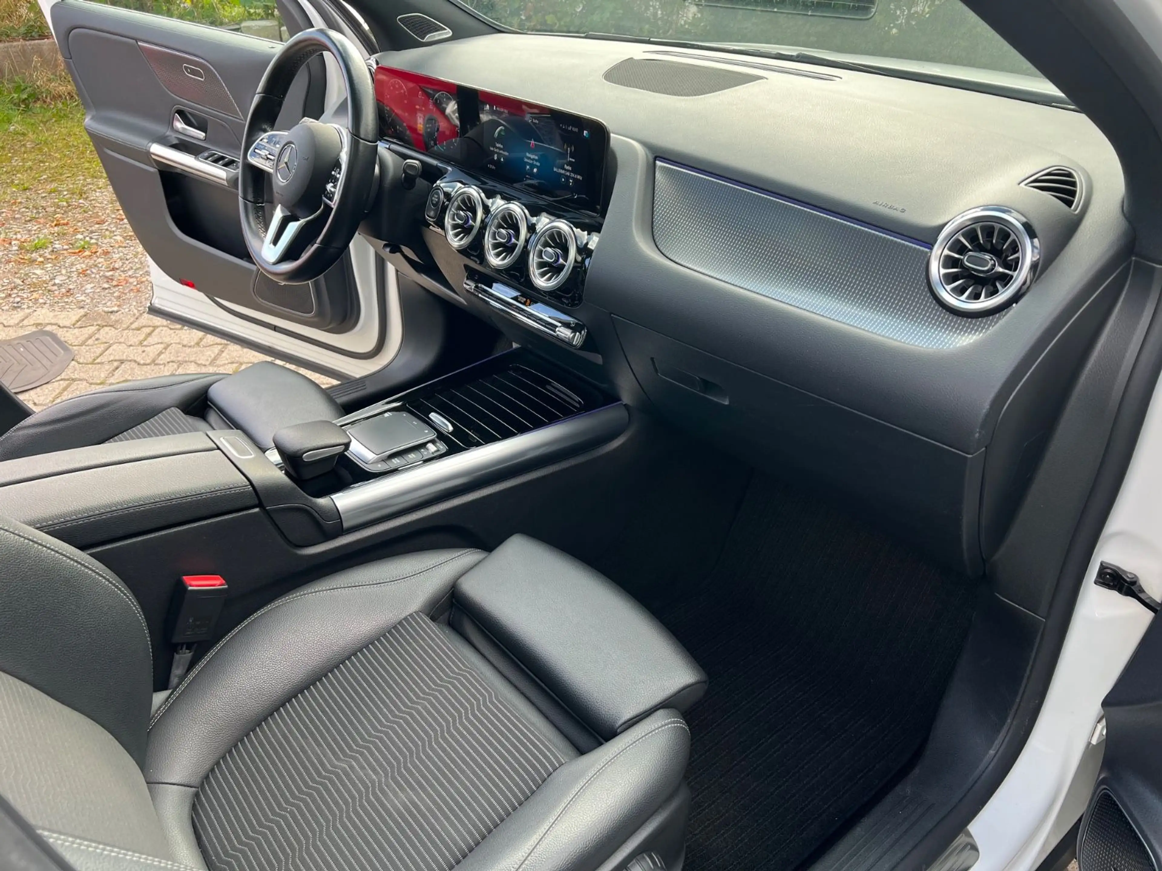 Mercedes-Benz GLA 200 GLA GLA 200*AHK*Pano*LED*SHZ* — photo 11
