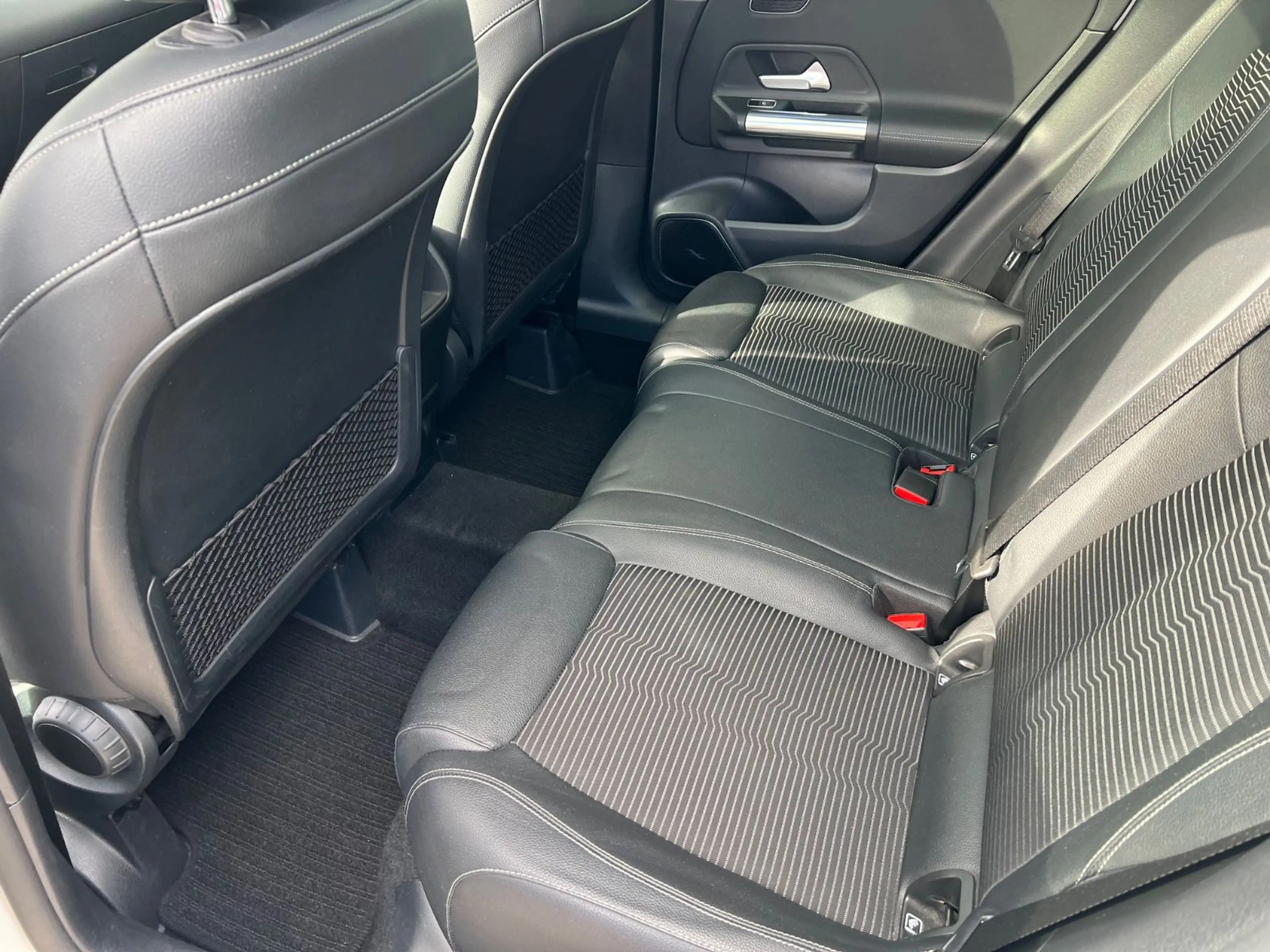 Mercedes-Benz GLA 200 GLA GLA 200*AHK*Pano*LED*SHZ* — photo 13